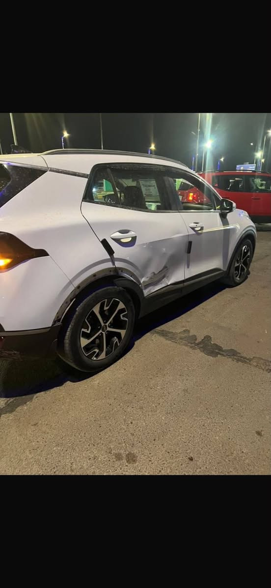سبورتج 23 ماشيه 103 الف كيلو خليجي نص فول بصمه رادار 360 وباقي المواصفات المعروفه  بيها طخه بالباب مصلحه كامله 18700 وبيها مجال‏‪
‏‪***********‬‏
