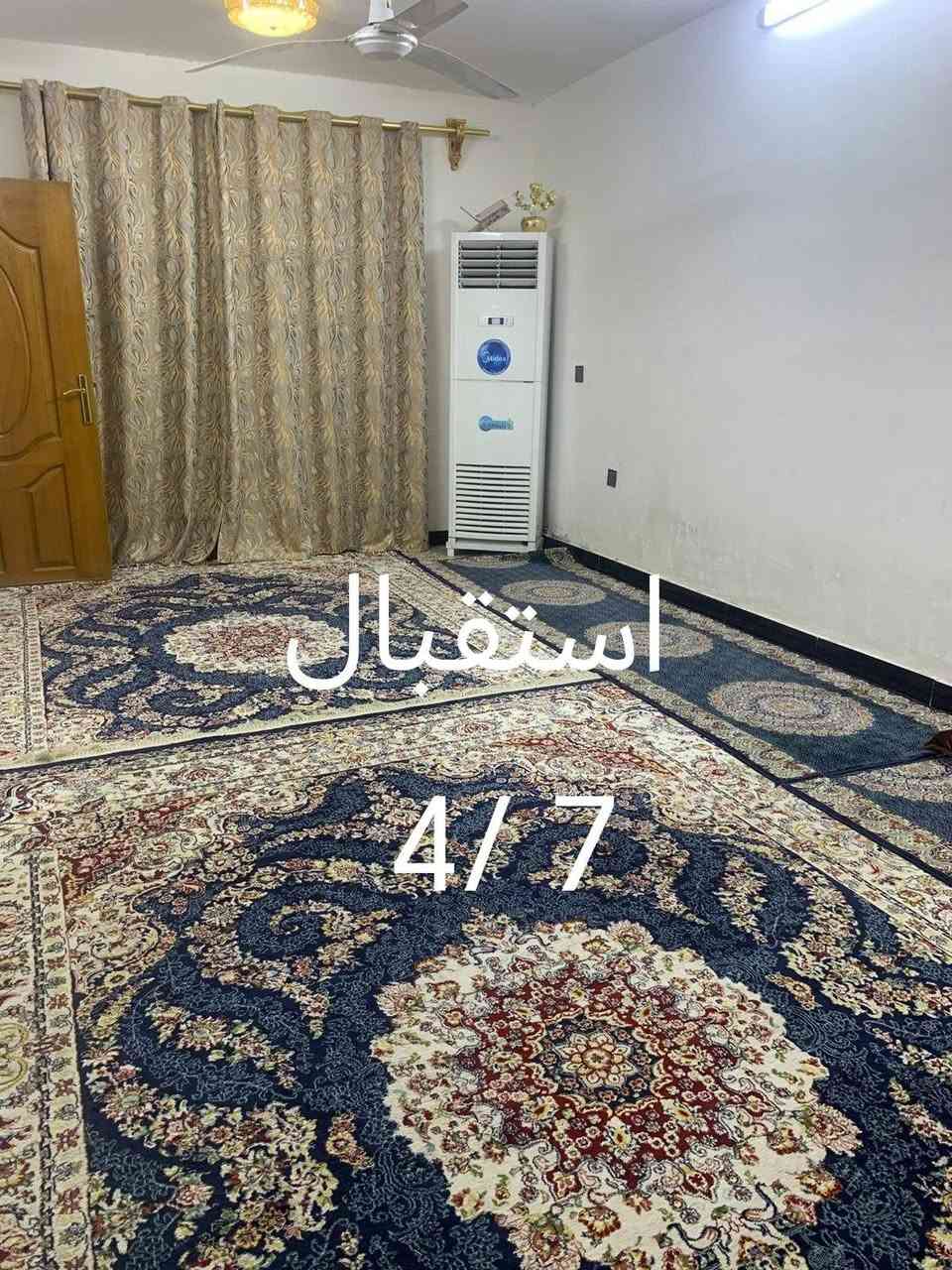 اسلام عليكم بيت للبيع مساحه 214
الواجه 10 متر
النزال 21 اونص
يحتوي على استقبال او هول خمس غرف نوم
او  حمامات اثنين او تواليت اثنين
المكان الشعب حي جزائر مقابيل شارع 25 على شارع سايدين
الرقم *********** يوجد واتساب
