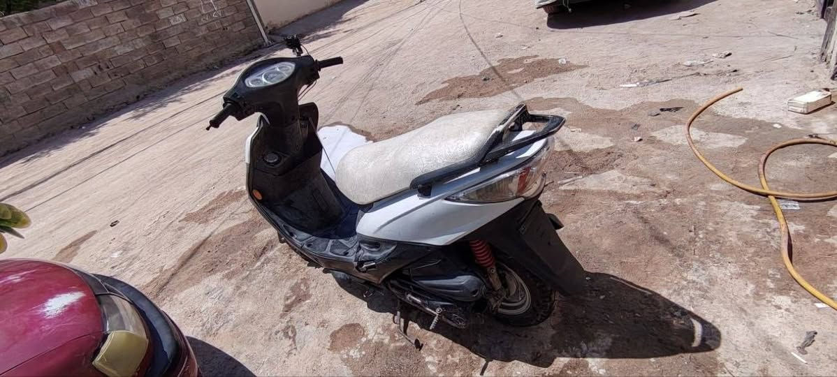 السلام عليكم للبيع دراجه g4 حاويه صار شهرين من طالعه 
مكفوله من كلشي 
كلشي بيها شغال 
مامفتوحه ع شرط 
سعرها 550 وبيها مجال 
***********
