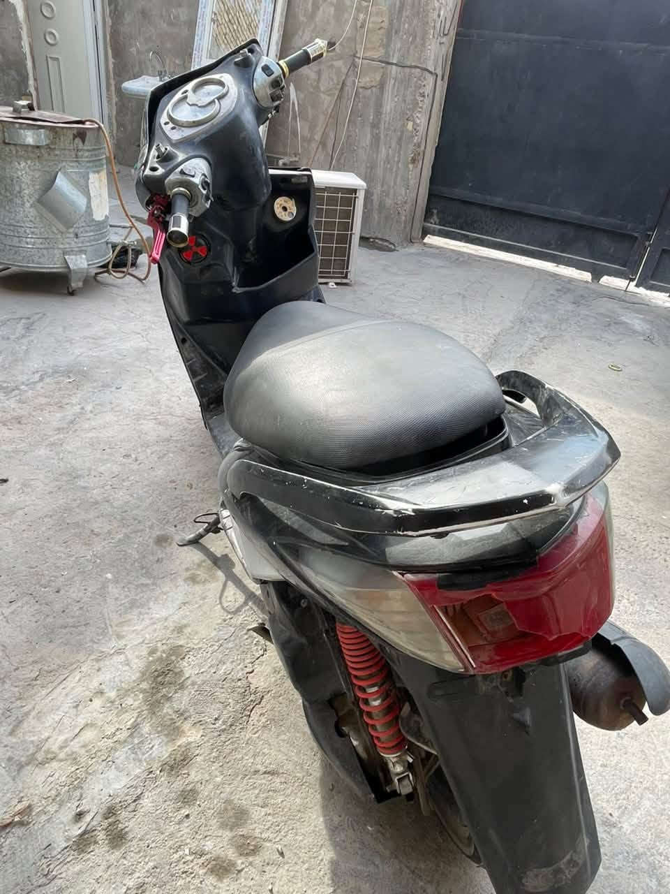 سلام عليكم سكنس فحل للبيع نوزل دراجه شغاله كلشي مابيها بس كفراتها شويه تعبانه السعر400وبيها مجال شي بصيط رقمي***********
