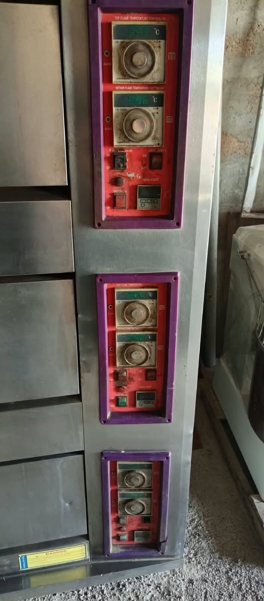 للبيع فرن ثلاث طبقات نزال 70 *130🧱🧱🧱 

و عرباين 2 مع شروح مستخدمات 🫓 

و عجانة إيراني ام كيس  نوعية درجة أولى شرط النظافة والشغل🥐🥜🥯🥨🌭🥖 

للاستفسار الاتصال على الأرقام📞 

***********&***********📲 

ورشه الموصلي لبيع وشراء وتصليح معدات الأفران والمخابز والحلويات🥮🍞🌭🥨🥯🥐 

زورونا تجدون كل ماتحتاجون🤝🤝🤝 

اساس عملنا الصدق والامانه💯 

العنوان 🌍 الموصل صناعة الأيسر مجمع رينو خلف المعارض الجديد 💢
