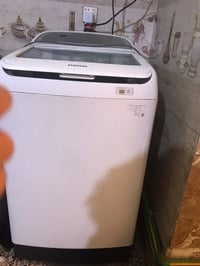 تخم نظيف للبيع مع غسالة ملابس مع ميز طعام ابو جناحين اربع كراسي للاستف...