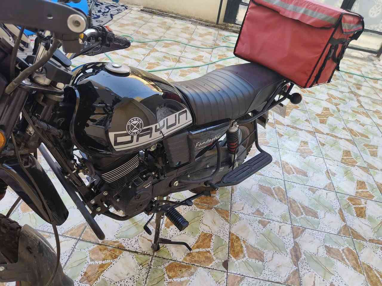 دراجه دايوان جبلي 
موديل 26 
رقم اربيل 
محرك 200 
دراجه جديده 
ماشيه  1800
كلشي مناقصها دا ابيعها متوازي على فلوس 
***********
