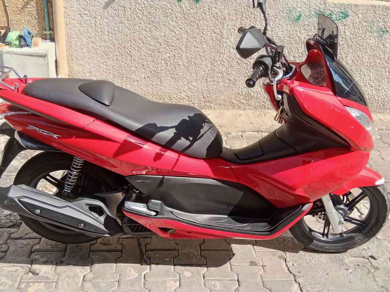 سلام عليكم pcx جيل أول رقم بغداد بأسمي
مكاني بغداد قرب المنصور
السعر 20 ورقة 
الشراي يتصل ***********
