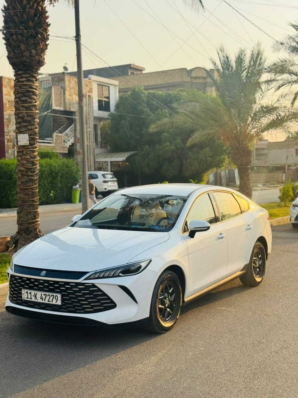 السلام عليكم BYD كن بلاص 2025
السياره مكفوله ماشيه 19500الف 
كامله ملحقات شاحنه بصمه كارت فوم 
السياره ام الضمان من معرض الحلو 
داخل ابيض 
السعر 21100
مكان السياره بغداد السيديه 
رقم ***********

