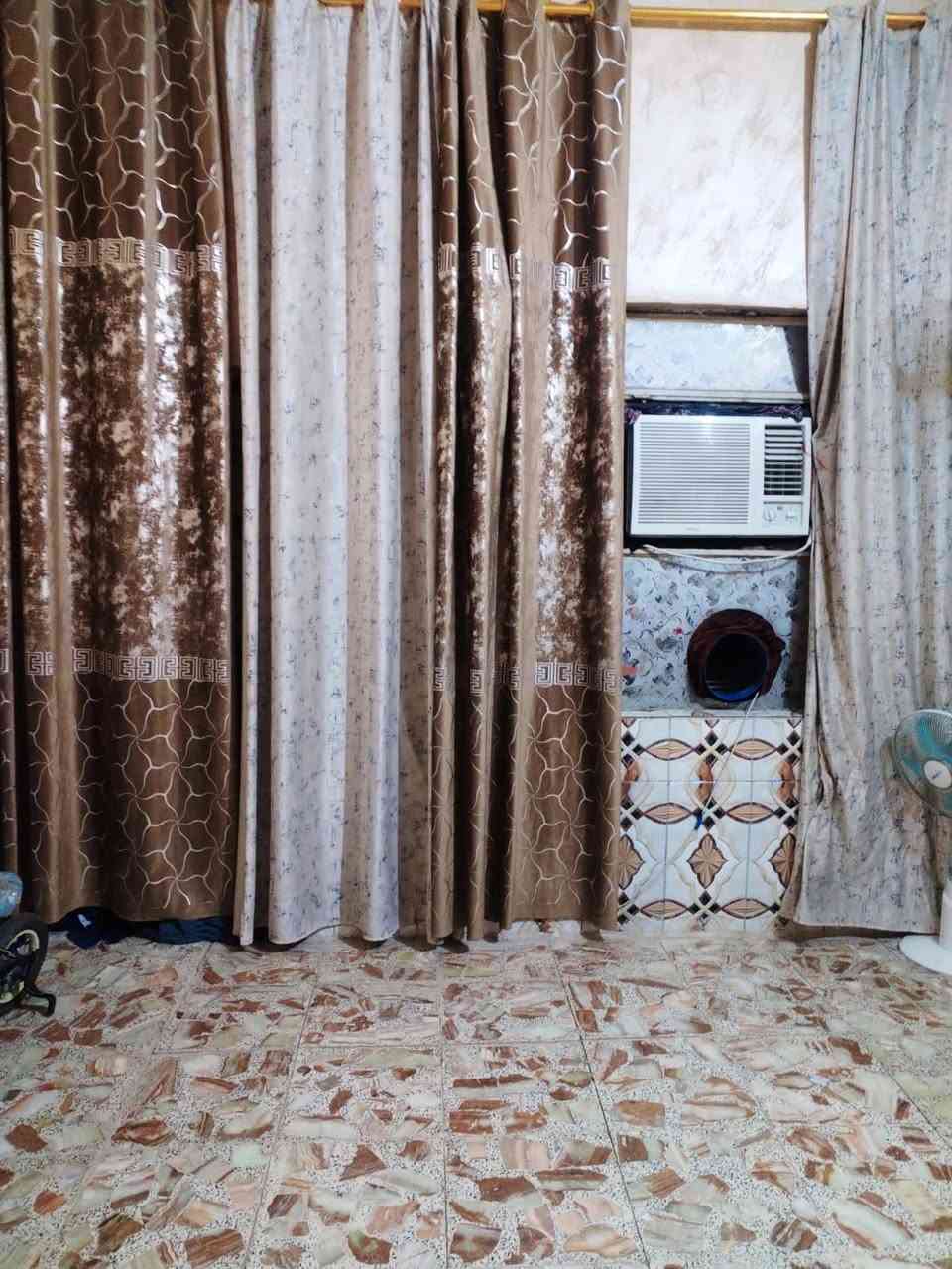 دار للبيع في منطقه الحميديه قاط ونص جاهز مسلح وعالي عن الشارع خدمات كامله السعر 23 مليون موبايل ***********
