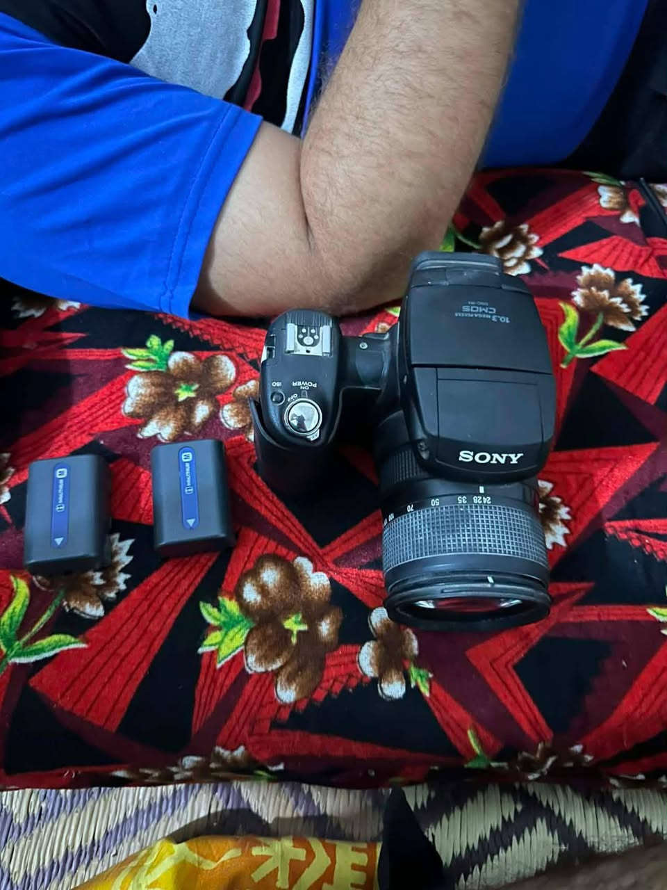 Sony Cyber-shot DSC-R1 10.3MP Digital Camera - Black سعر 200
***********
