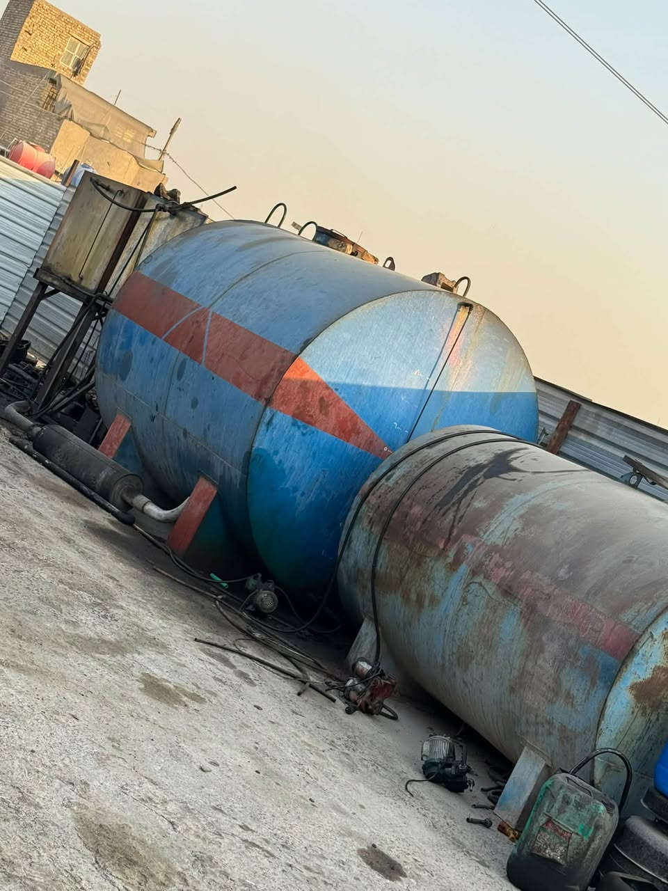 موقع للبيع مكان بغداد قرب الحبيبيه يحتوه عله ساحت ارض ت300 وبي مكاين 2 وحده بومه 95 ولثانيه بوبه 94 حصه وحده باقيه بس عل كشف بي تانكيات ثنين وكادر مشغلين بي سستم كامرات حملن 750قابل للزياده الستفسار ***********
