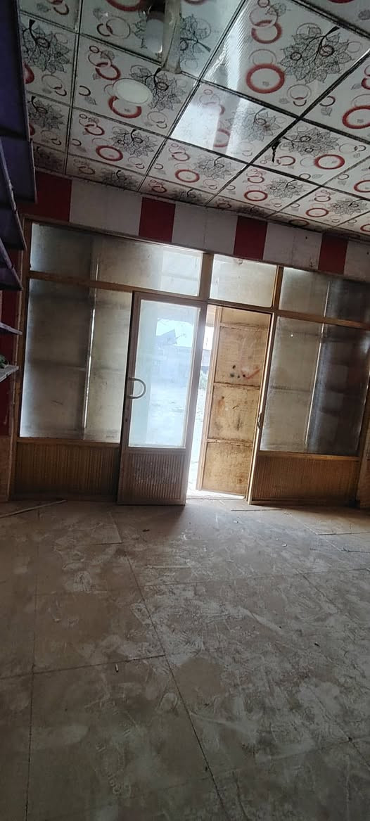 محل للايجار ركن على الشارع العام بحي الشهداء قريب على اللوفة
كامل من كلشي سقيفة جامخانة سقوف ثانوية وجدارية كهربائيات رفوف
مساحة 3.5×3.5
ايجارة 150الف
***********
