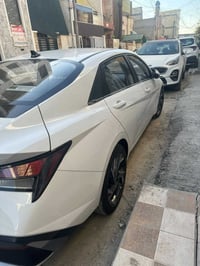 للبيع النترا ٢٠٢٤ رقم بغداد  ماشيه ١٥٠٠٠ كيلو  بيها طخه خفيفه بالصندوك...