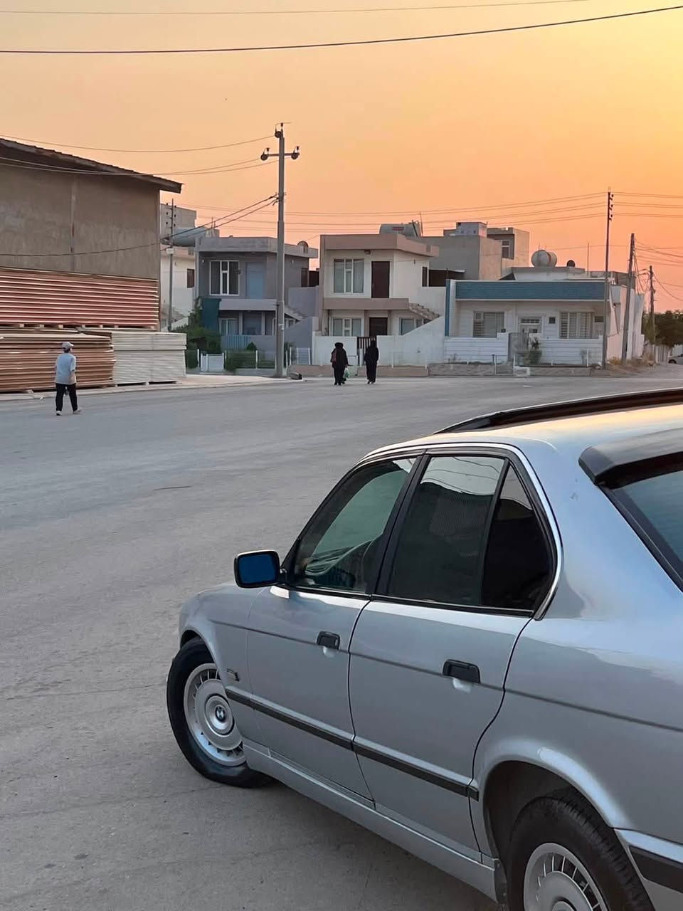 سڵاوی خوا لە هەموو لایەك
بیئێم 525
مۆدێل 1995
گێڕ ئۆتۆماتیك
سڵاید
٤جام كارەبا
تحدید سرعە
دەبڵ چەكمەجە
تەحەكومات سەر سوكان
پێش پان
ناو فۆرمیگا
دەبڵ ئێرباگ
تبرید 
دەعم و لێدراوی نیە ناو 
شلەمەنیەكانی هەمووی تازە گۆڕاوە
مەسفی وپلاك وفیول پەمپ تازە گۆڕاوە
پێش ودوای شتی تیا نەماوە نەگۆڕێت
كارەبای هەموەی بەشەرت گڵۆپ نییە ئیش نەكا
٤تایەو ویلی عادی جوانی لەسەر لەگەڵ كەپ
ئاڕم پلاسیك هەولێرە ئاڕم وئەوەلیات بەشەرت 

سعری سەیارەكەش ٤٥ كەمێ معامەلەیە
لە سلێمانیم
***********
ئەدمین گیان
