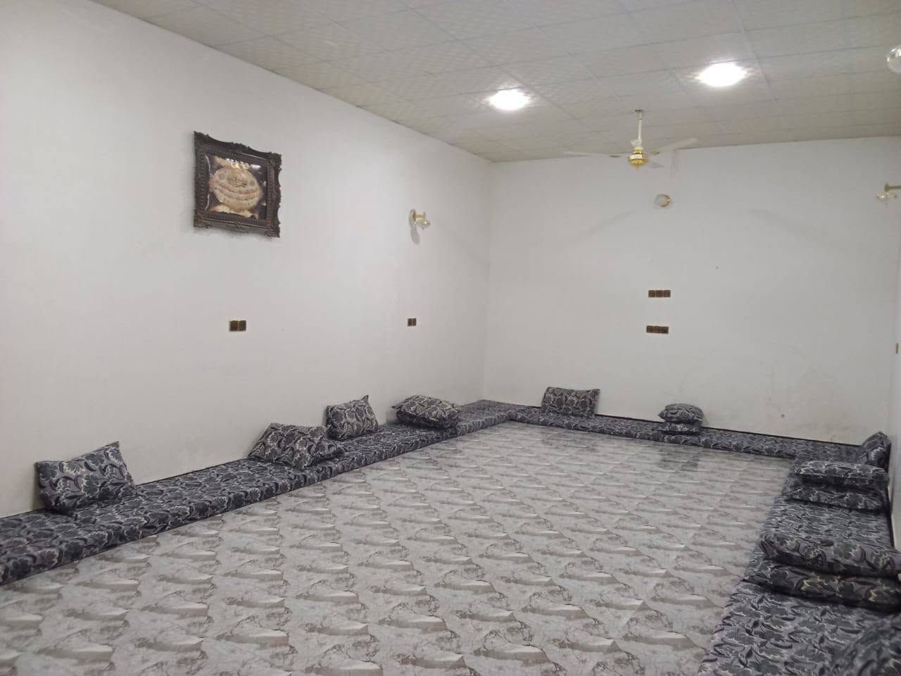 بسم الله الرحمن الرحيم 
بيت للبيع 
المساحه 600 متر زراعي متكون من استقبال 9 ×5 وهول وغرف عدد ثنين ومطبخ ومجمع صحيات داخليه وخارجيه 
حديقه اماميه وخارجيه بناء سنة 22

العنوان شارع 40 الفرع مال شركة باب الخشب يبعد عن الشارع العام 500 متر 

بالعافيه على الياخذ مكان حلو وجيران اكثر من الاهل

هاتف   *********** ابو ايمن 

           *********** 

اني مكلف بالنشر ارقام موجوده اتصلوا علي تحياتي ☝️👆
