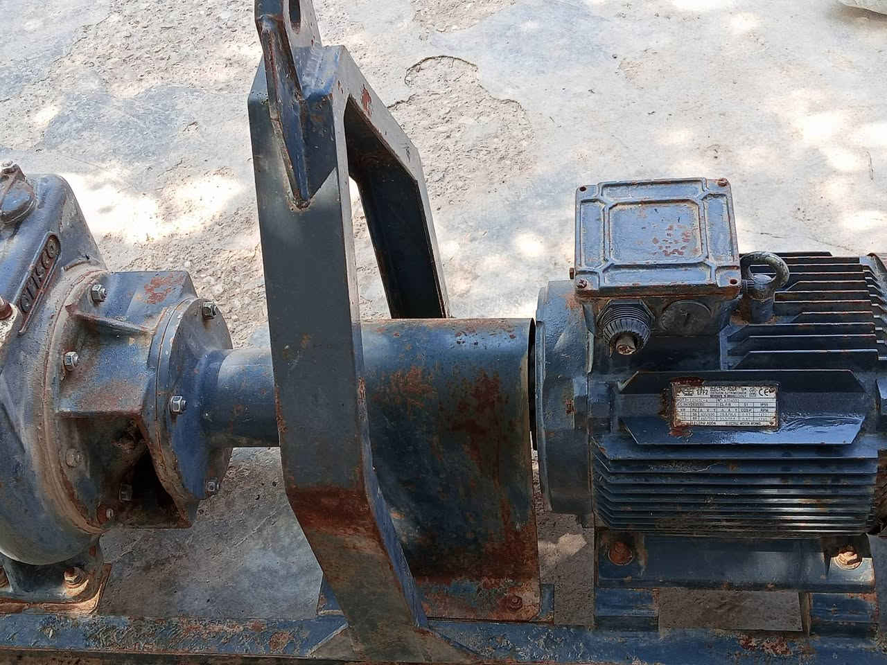 السلام عليكم مضخه ماء كهربائي 4×4
18 حصان المنشأ ايطالي باقي التفاصيل
في البليته علماً استخدام قليل جديد على 
وضع الشركه العنوان واسط الكوت اتصال
***********

