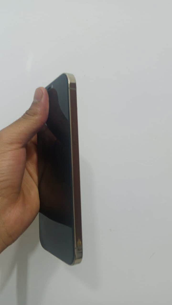 سلام عليكم
١٢ برو ماكس للبيع نضيف كلش بلاد كلشي ما مبدل بي نضافه كدامك البطاريه ٧٨ السعر ٥٥٠ وبي مجال بسيط لتواصل *********** واتساب
