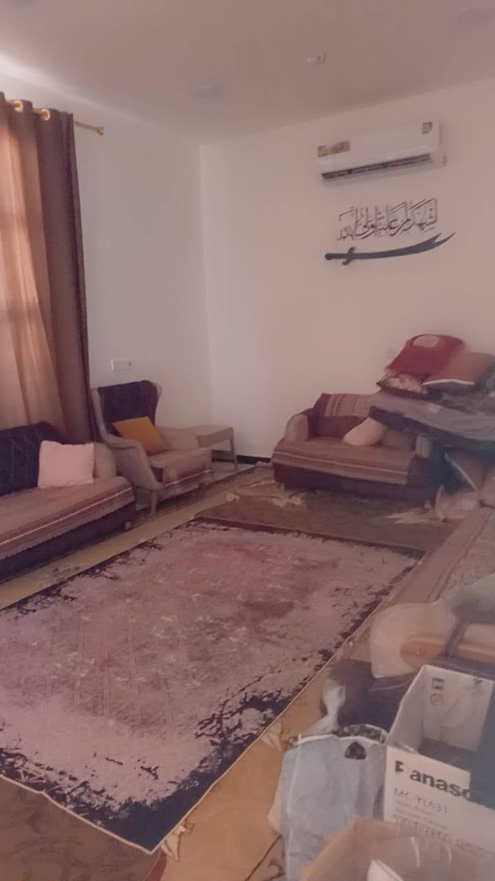 يالله🌹

تحية طيبة🌹

بيت🏠للبيع 
واجه 10 والنزال 17.5 يحتوي على غرفتين نوم 
الموقع قرية السلام 

للاستفسار ☎️

***********
***********
او مراجعه مكتب رائد البنواوي للعقار 
حي الموضفين مقابل مدرسه نون والقلم الأهليه 

اهلا وسهلا🌺
