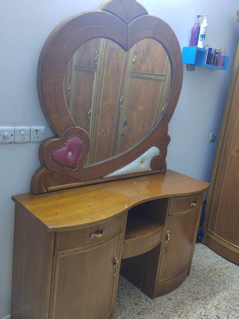 السلام عليكم غرفة للبيع الزعفرانية الوليد اي ستفسار على هذا الرقم *********** تصال او مراسلة واتساب
