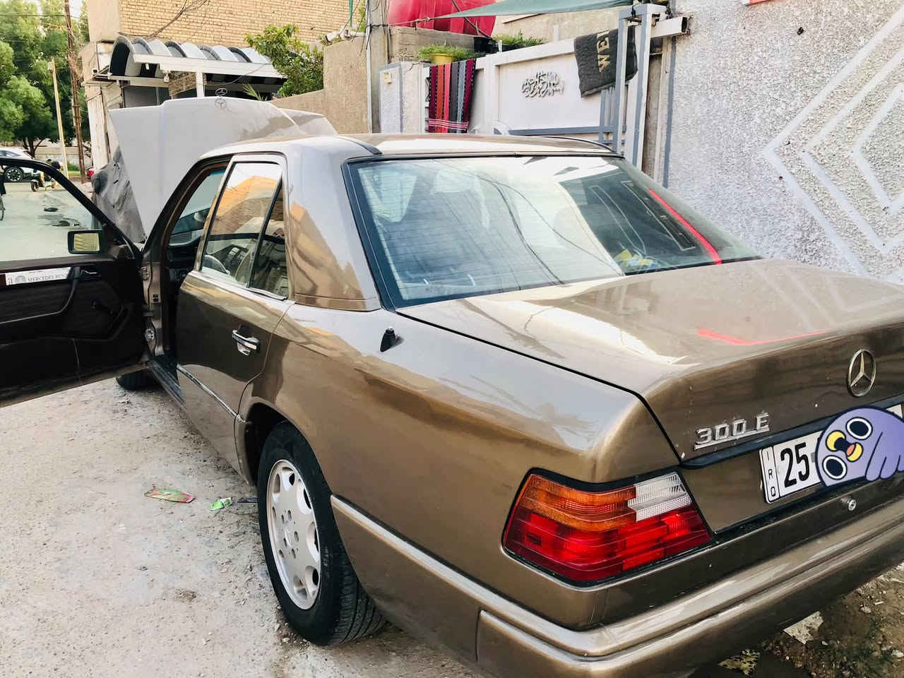 السلام عليكم 
مارسدسُ دب موديل 88 محدث 90 كير ومحرك بطة 2500 مصبوغة عام للجمالية سيارة جاهزة من كلشي سعرها 65 مكاني بغداد  حي اور للتواصل موجود واتساب على الرقم 
   ***********

نص مكتوب في الصور:
- YUP