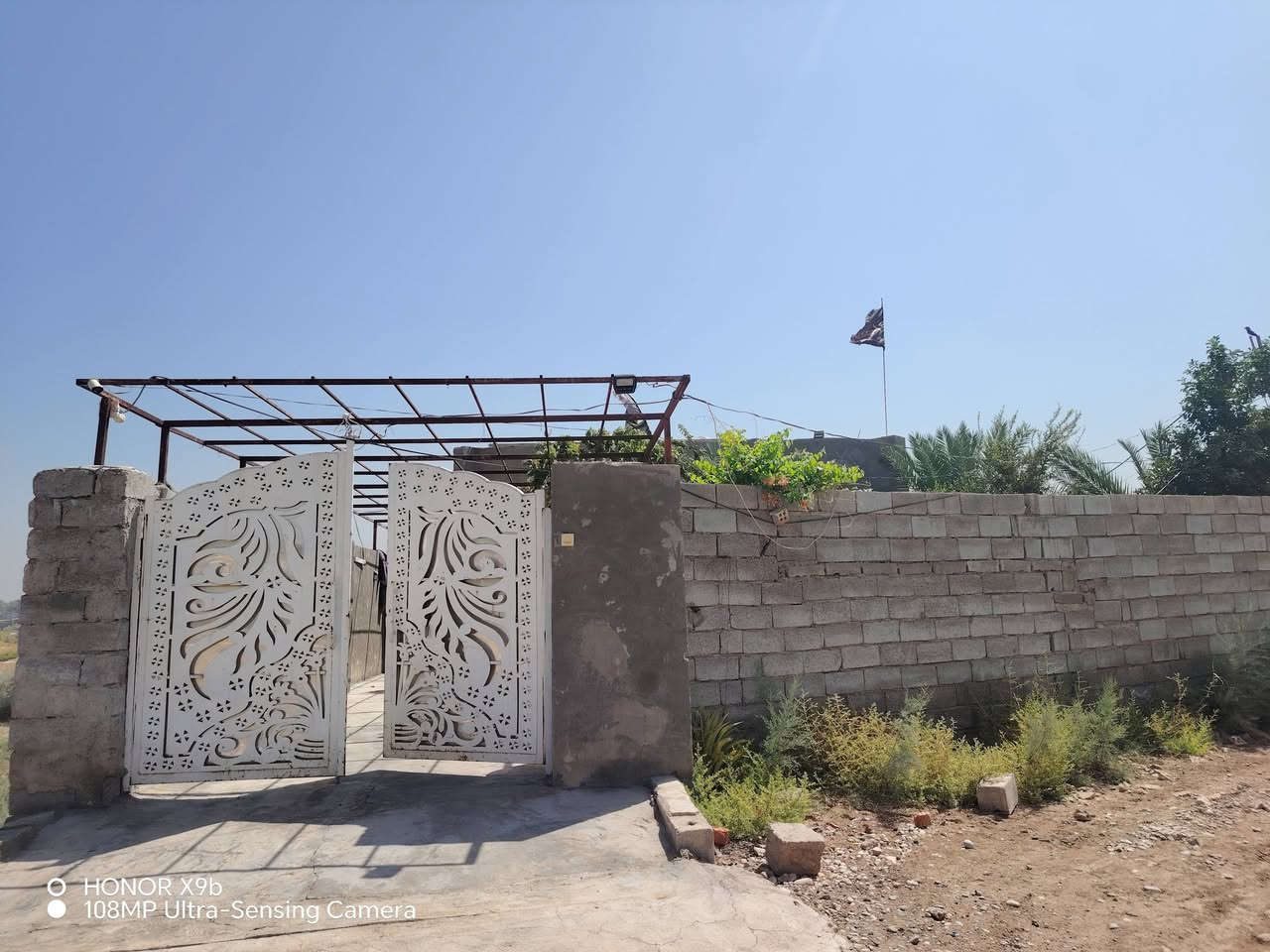 السلام عليكم يوجد دار للبيع المكان الشرقيه خلف بيت عدي الخدران المساحه الكليه ٤٥٠ متر زراعي سند ٢٥ للاستفسار ***********
***********
