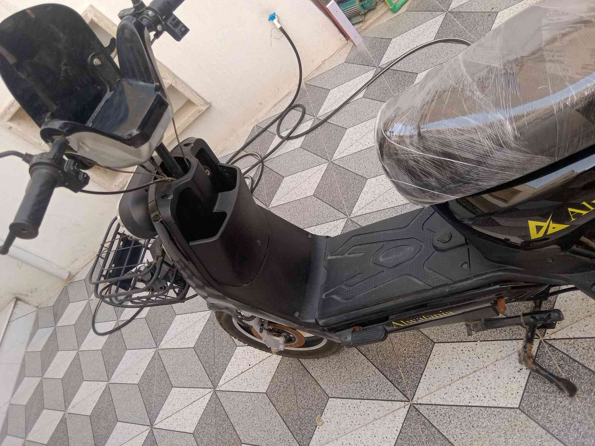 سلام وعليكم 
دراجة شحن حجم ٢٠ 
عدد البطاريات ٥ 🔋انظاف جدد حجم الملف ١٠٠٠✅ كهربائيات كلها شغاله ✅
تشغيل بصمة +اسويج 
عدد السرعه ٣ نمر 🚀
شرط عقل 📟✅
دراجه على وضعية الشركة✅✅(300) بي مجال
درنفيس 🪛 مامضروب بعد لاتجي تكولي شبي مابي اقرأ المنشور زين
***********☎️
***********☎️
***********3☎️
الارقام بيهم وتساب كلهم
