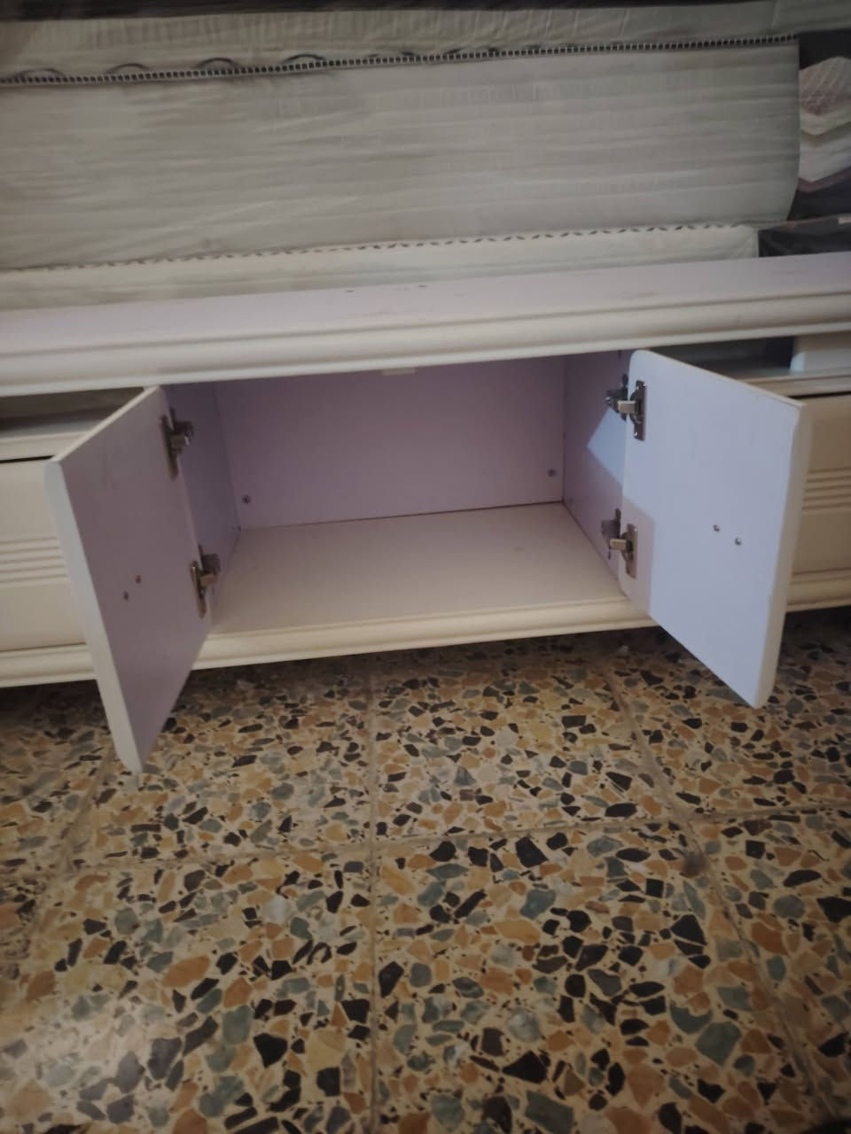 سلام عليكم بيع ميز بلازمه ناصريه حي شهداء رقم الهاتف ***********
