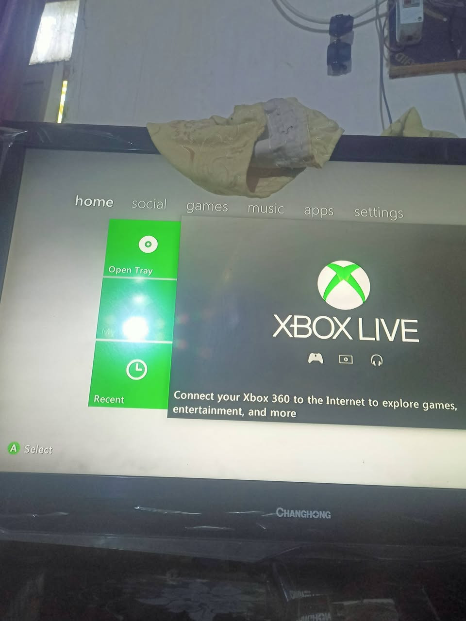 اكس بوكس 360 كامل ملحقات بس ما بي هارد  غراضه كامله ويا يده اصلية ام الباتري مو الواير
XBOX 360 
مكاني بصرة حيانيه اول لاين 
السعر 80
***********
اكس بوكس 360 كامل ملحقات بس ما بي هارد  غراضه كامله ويا يده اصلية ام الباتري مو الواير
