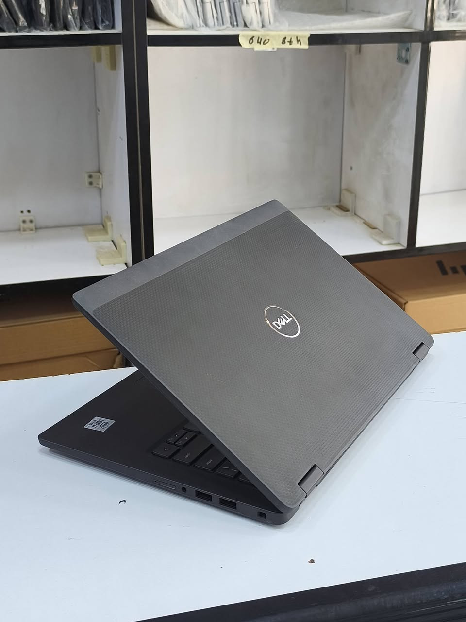 DELL LATITUDE 7410 X360 🔴🔴🔴 لمس
المعالج Cor i7 الجيل العاشر
الرام 8 كيكا DDR4 و تتوفر بنسخة 16 كيكا
الهارد 256 m.2 
حجم الشاشة 14 FHD لمس و قلاب 360
ضمان 10 ايام استبدال في حال وجود مشكلة 
متوفر توصيل لكافة المحافظات 
السعر 425 شامل أجور التوصيل 
للتواصل و الطلب خاص او واتساب ***********
