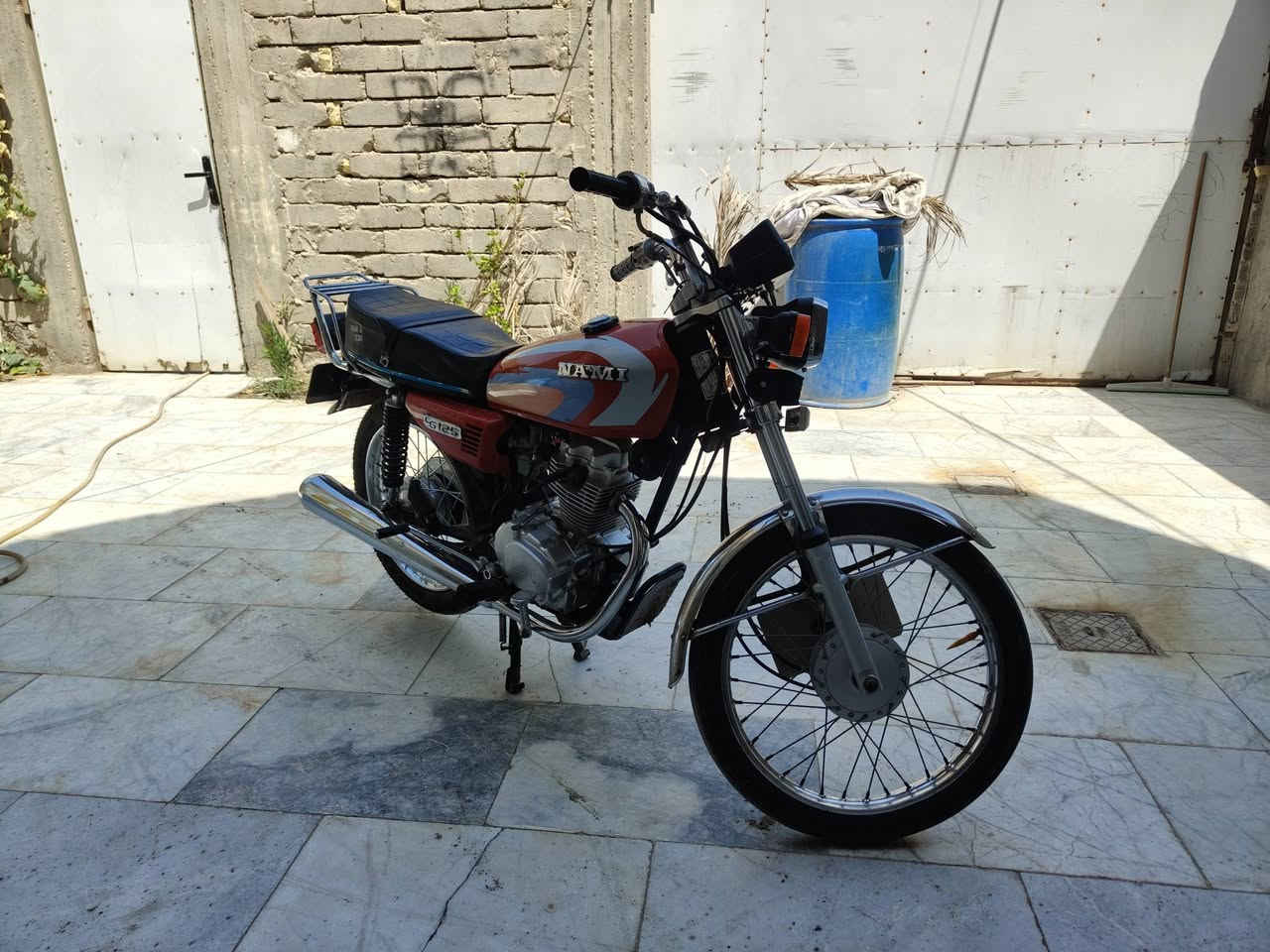 دراجه نامه شلامجه رقم وسنويه سعر 1800وبيها مجال قليل والعنده دراجه رقم موديل قديم ارواس وياه ويطيني فرق مكاني بصره قضاء الهوير ***********
