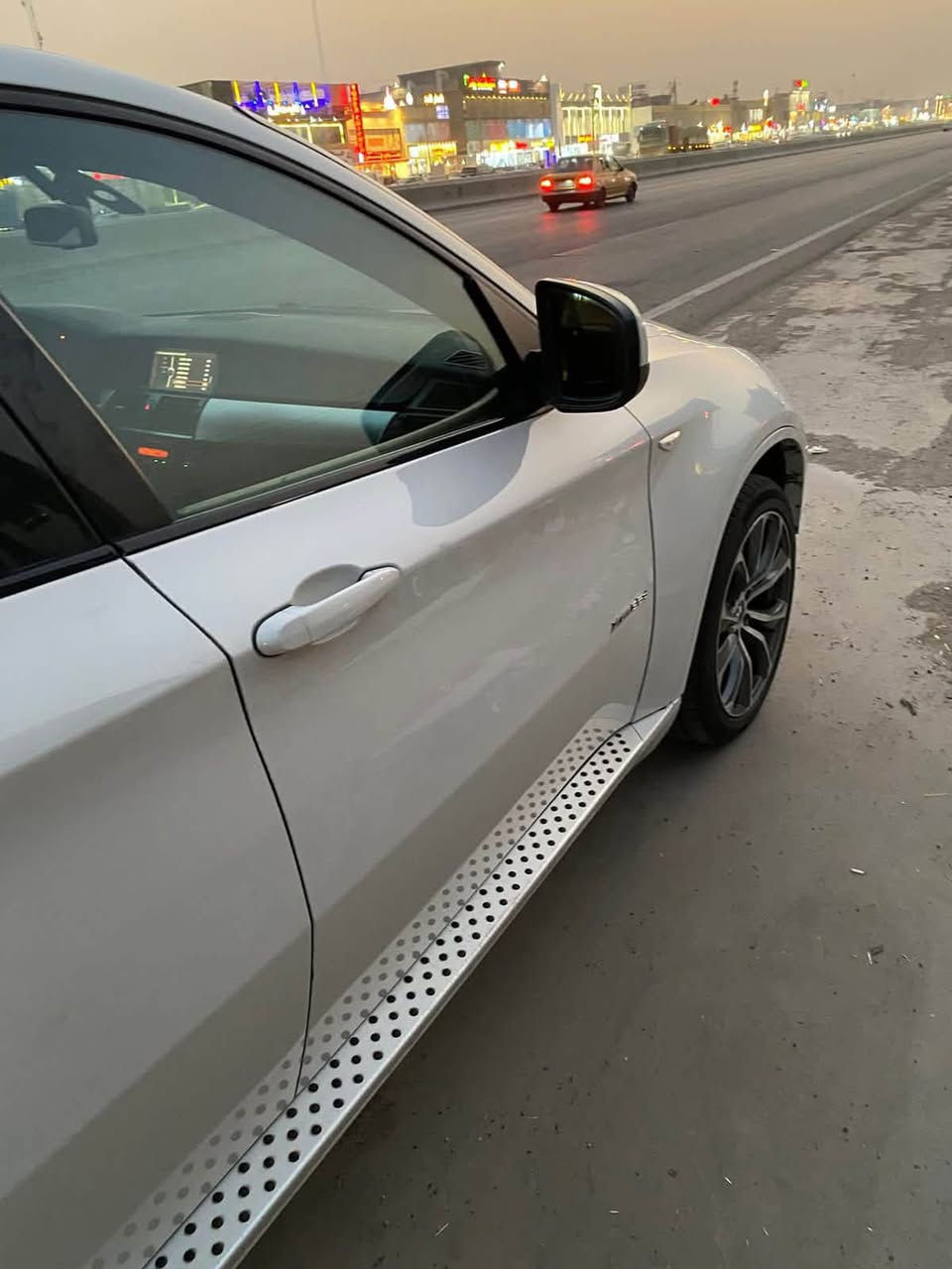 السلام عليكم
BMW X6 2010
اصل كاز ومحورة مكينة وكير لكزز  كيرها منتهي والمكينة بيها حماوة ابيعلك كايمة السيارة متروكة صارلها فترة سعرها 65 ورقة وبيها مجال .
للاستفسار اكثر ***********
