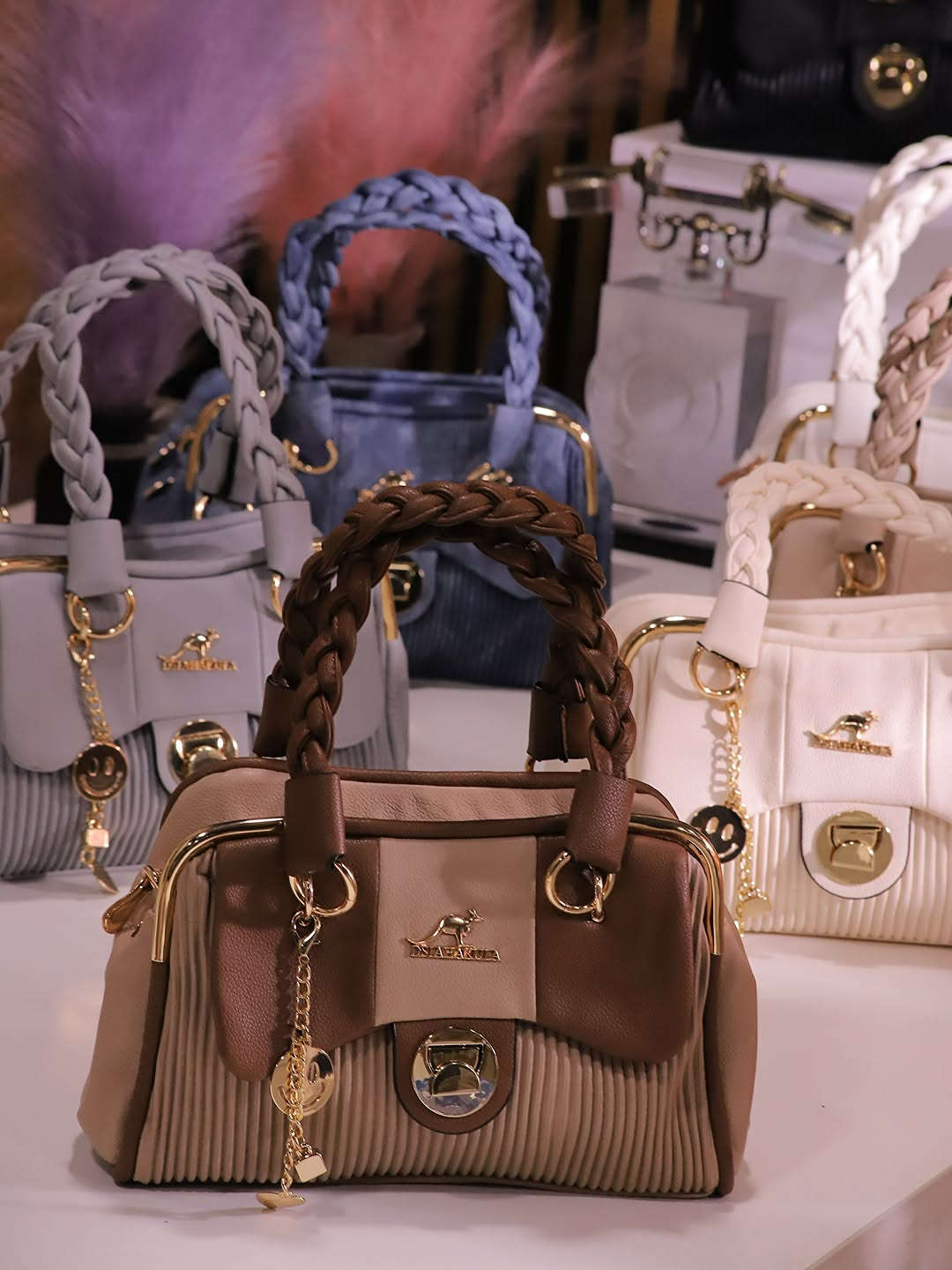 الجنطة تجنن😍كوالتي عالي جلد سوفت🦋

السعر ٢٠ الف …. حجم متوسط .. ٢ خانات 

❤️توصيل متوفر

نجف وجميع محافظات العراق 
للطلب راسلي وتساب 👇🏻

***********

العنوان النجف حي الحسين شارع كميل بن زياد
اوقات العمل من ٣ ظهراً حتى ١٢ مساء
