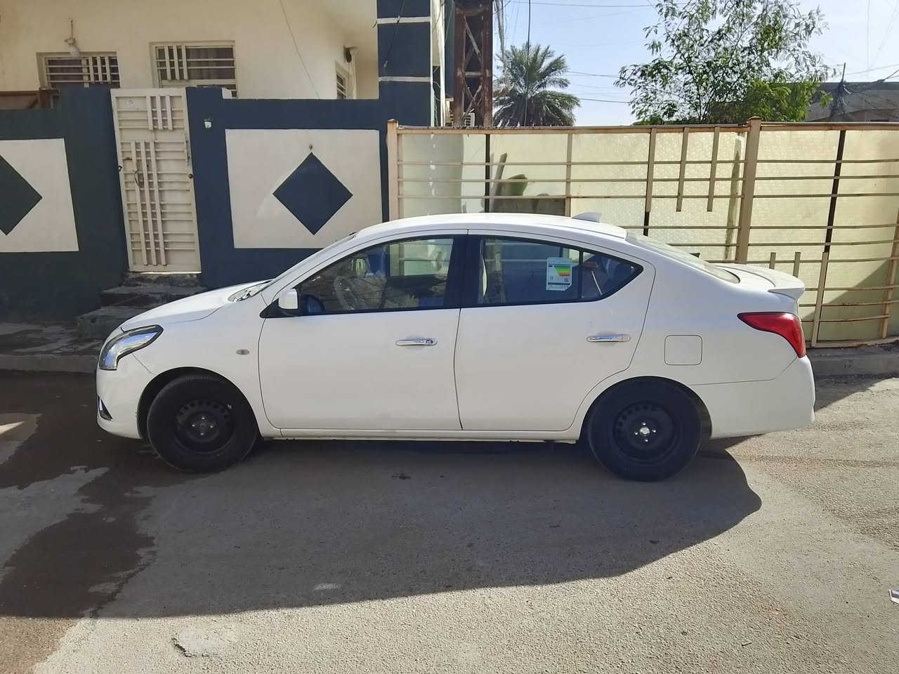 السلام عليكم نيسان سني هندي 24 بسمي السعر 125 بيه مجال بصيط ماشيه 36 الف على ايدي مكفوله من بارد ومن صبغ بس بيه طخطات بصيطه باب السايق بي رصعه بكد جف اليد باب خلف بصف السابق كحته صغيرة 
العنوان الدوره شارع 60 
هاتف 
***********
