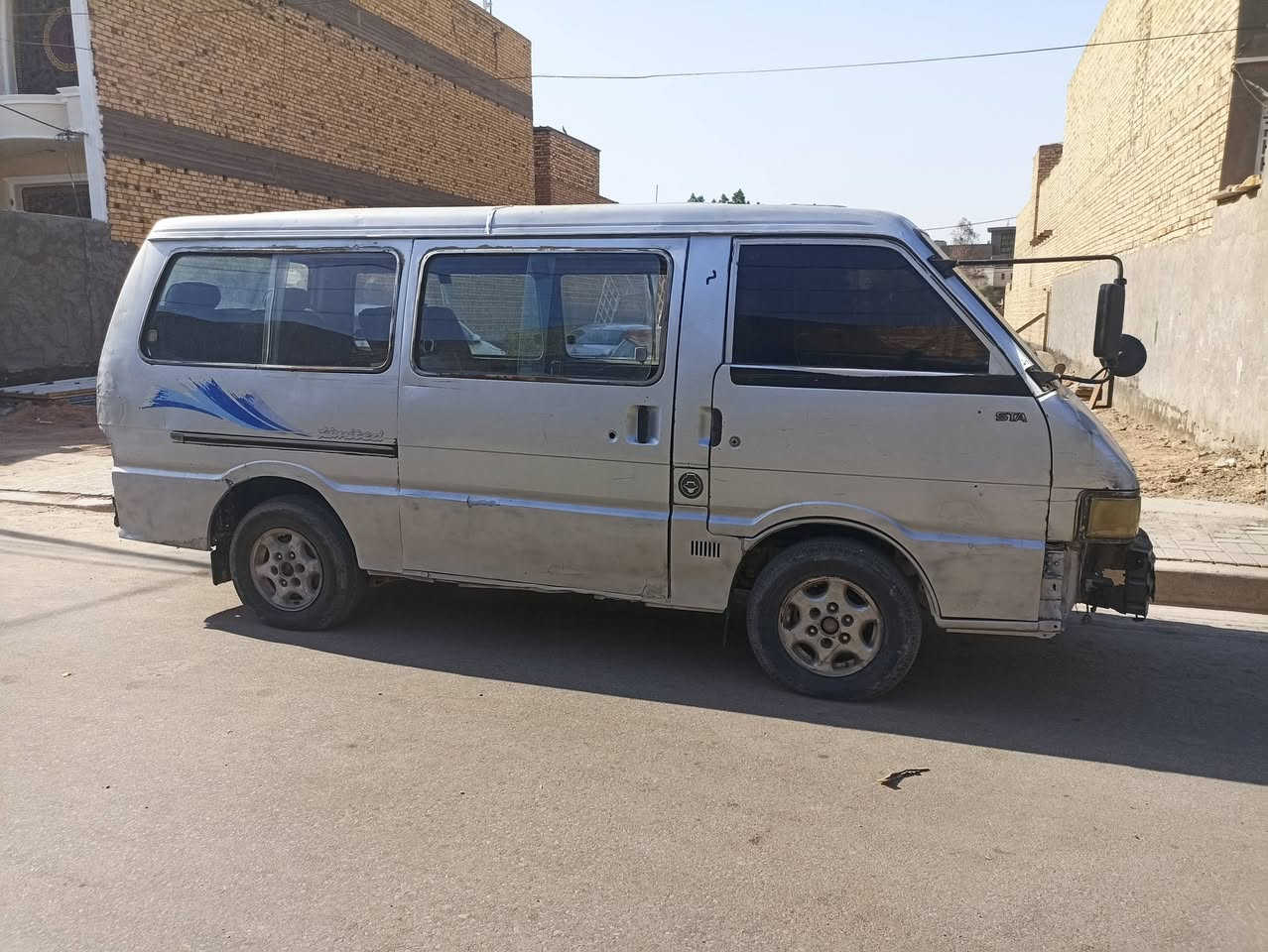 السلام عليكم كيا بستا للبيع مكينه بيه خيط بخار كير واكسن ومشط وبور وشواصي مكفولات رقم احمر راعيه موجود السعر 15 مكاني ديوانيه للاستفسار ***********
