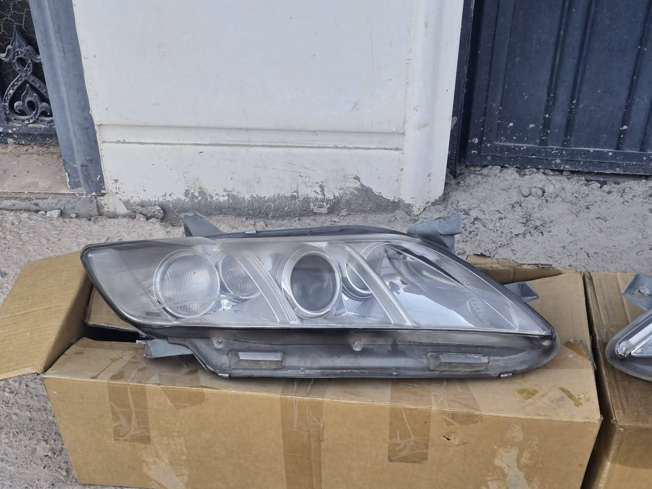 لایتی پێشەوەی کامیری خلیجی 
بۆ ٢٠٠٩ و ٨ و ٧ ئەبی
سعری زۆر خوار بازاڕە 
دەنیەکیان کەمێک شوختی تیایە وەک لە وێنەکەیە دیارە 
عەدەسیە بێ موشکیلەیە
 جوتی بە ٣٥ هەزار
بۆ زانیاری کۆمێنت بکە 
یان پەیوەندی بکە
***********

نص مكتوب في الصور:
- Al-generated content