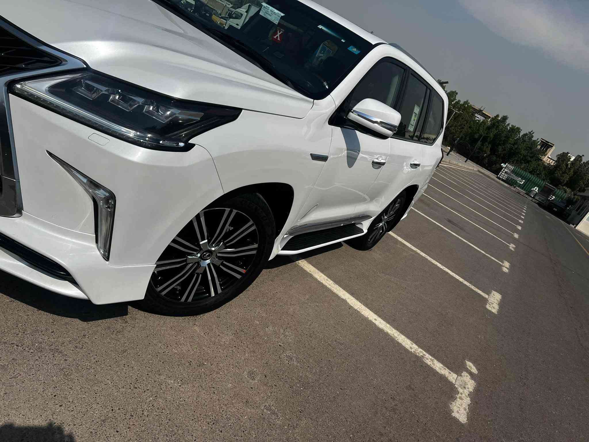للبيع لگزز 2019 
إبريم السعر 53000$ الف دولار صبغ 3 قطع 
مواصفاتها معروفه عداد 111 الف كم بأسمي رقم بغداد الاتصال ع الرقم الموجود 
***********
