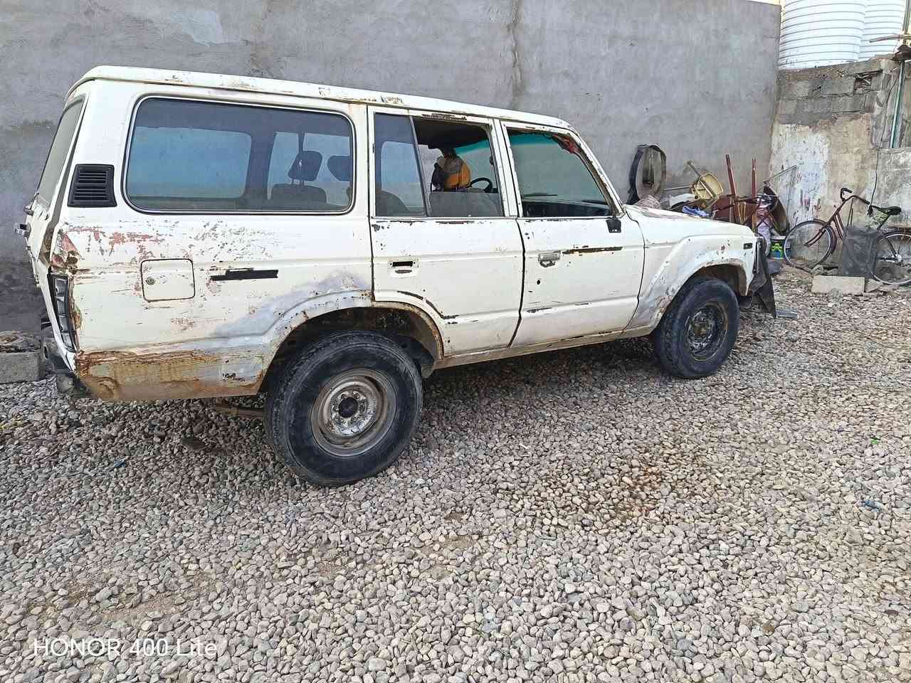 سلام عليكم لندكروز للبيع مديل 82 سنويه ساقطه البليته ضايعه هم ابيع كوم حديد تريد جدد سنويه تكلفك 600 رقم نكليزي سنويه جديده تجيك مكان ديالى مندلي سياره شغاله كامله بس كشر تعبان***********

نص مكتوب في الصور:
- HONOR 400 Lite