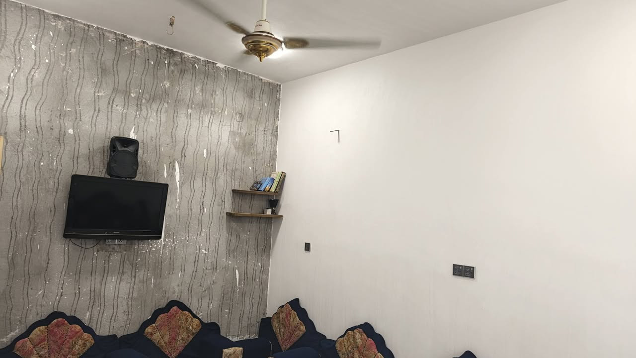 دار جديد
مساحه 100 متر كوفة سهلة على شارعين شارع ابا الفضل وشارع مسلم بن عقيل البيت طابو زراعي سند 25 قرار محكمة مرقم من البلدية 
اساس صب  + تجعيب طابوق + رفت 10 سم 
بناء جيري ابيض سقف عگاده
بناء حديث خريطه كامله 
غرفه صاله مطبخ استقبال صحيات خارجيه داخليه
سيراميك+ بورسلين
السعر 28 وبي مجال للأستفسار واتساب ***********
