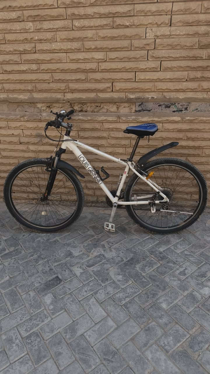 🚲 بايسكل للبيع – فرصة حلوة 🔥
💰 السعر: 250 ألف دينار فقط
🔹 الماركة: LOUIS GARNEAU
🔹 قياس الفريم: L
🔹 قياس التاير: 29
🔹 النوع: Mountain Bike
🔹 الفريم: قوي ومناسب للركوب اليومي والطرقات الوعرة
🔹 تعشيقات Shimano
🔹 فورك أمامي مساعد
🔹 سلات/بدالات رياضية
🔹 حالة البايسكل مبينة بالصور
📍 المكان: بغداد – مدينة الصدر
📞 للتواصل: ***********
🔥 السعر 250 ألف، للجادين فقط.
