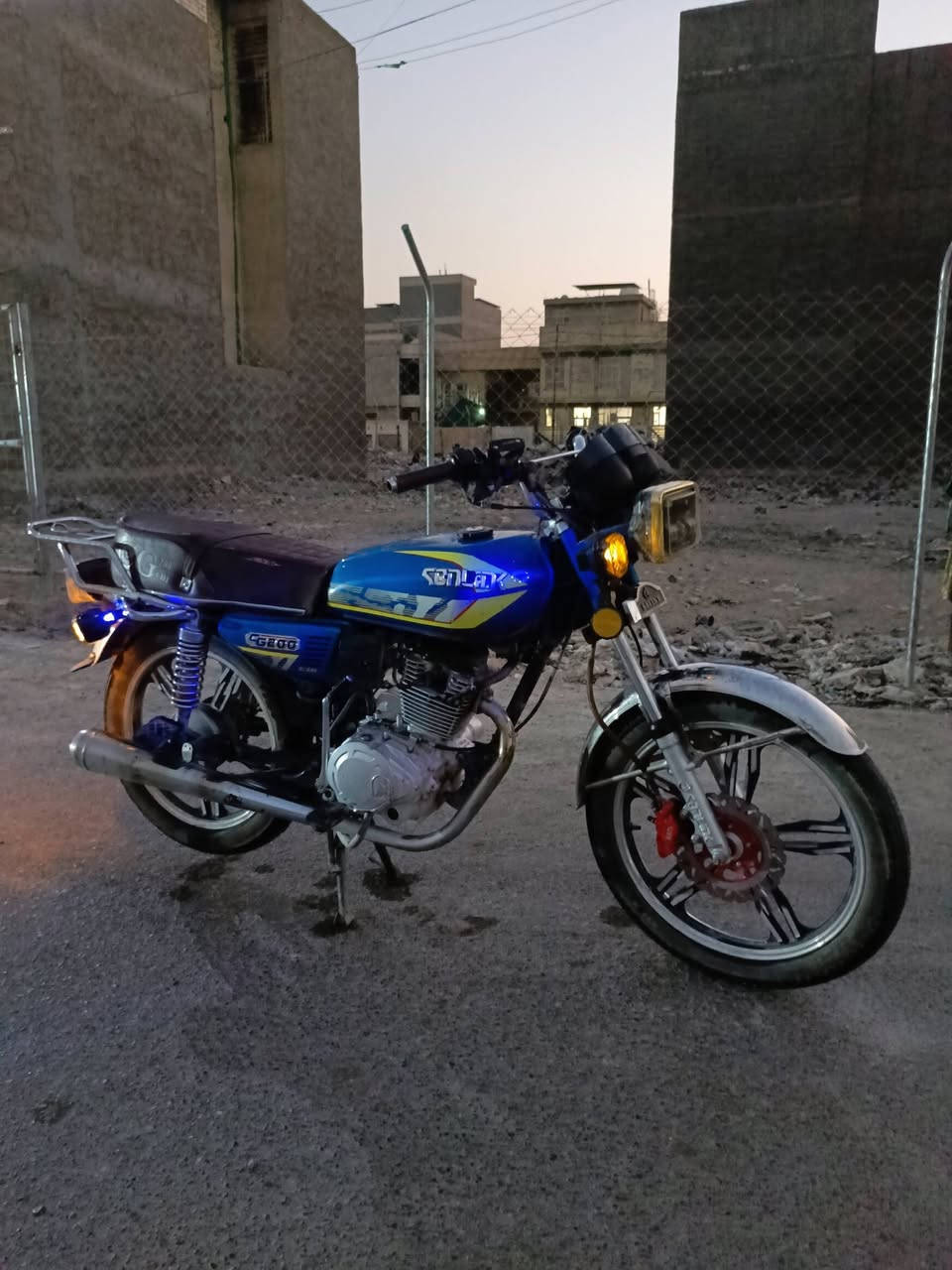 للبيع سونلنك 5 گير مديل 24 سلف وهندر اوراق كاملة مكينة برغي ممفتوح بيها 200cc لانضوح لادخان لاتفيلس كهربائيات دشبول شاشة بلوتوث اشاير لايت شلع شغال دبلات مكفولة ترايك مكفول دراجة وضع شركة رايدها 550 مكاني بغداد البياع الشراي يتصل ***********

