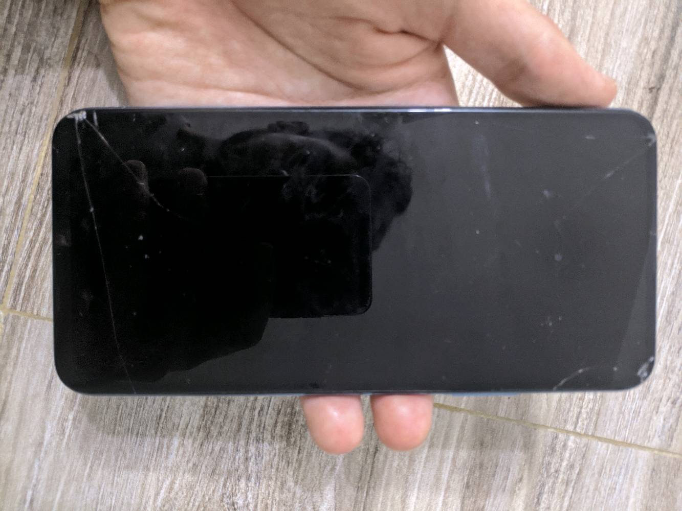 هواوي y9s ابو كامره منبثقه ذاكره 128 بسعر 70 الف قفل
وين موقعك بالضبط حتى المشتري يعرف وين يتسلم الجهاز؟: 
كربلاء /المعملجي /طريق الحر /قرب مدينة العاب النوارس 
الگفل شنو نوعه بالضبط: حساب هواوي/قفل شاشة/شي ثاني، وهل الجهاز يتفك لو لا؟: 
مكفول من العطل 
شنو حالة الجهاز بشكل عام: بيه كسر بالشاشة أو الضهر، أو مشاكل بالكاميرا/البطارية/الشحن؟: 
الشاشه والظهر فطر
الرام شكد ومواصفات الجهاز الكاملة شنو، وهل بيه أي تبديل أو صيانة سابقة؟: 
مبدل شاشة وظهر
يجي وياه أغراضه الأصلية مثل الشاحن/الكرتون، وشنو آخر سعر نهائي أو بيه مجال تفاوض؟: 
يجي وياه كفر دفتري فقط 