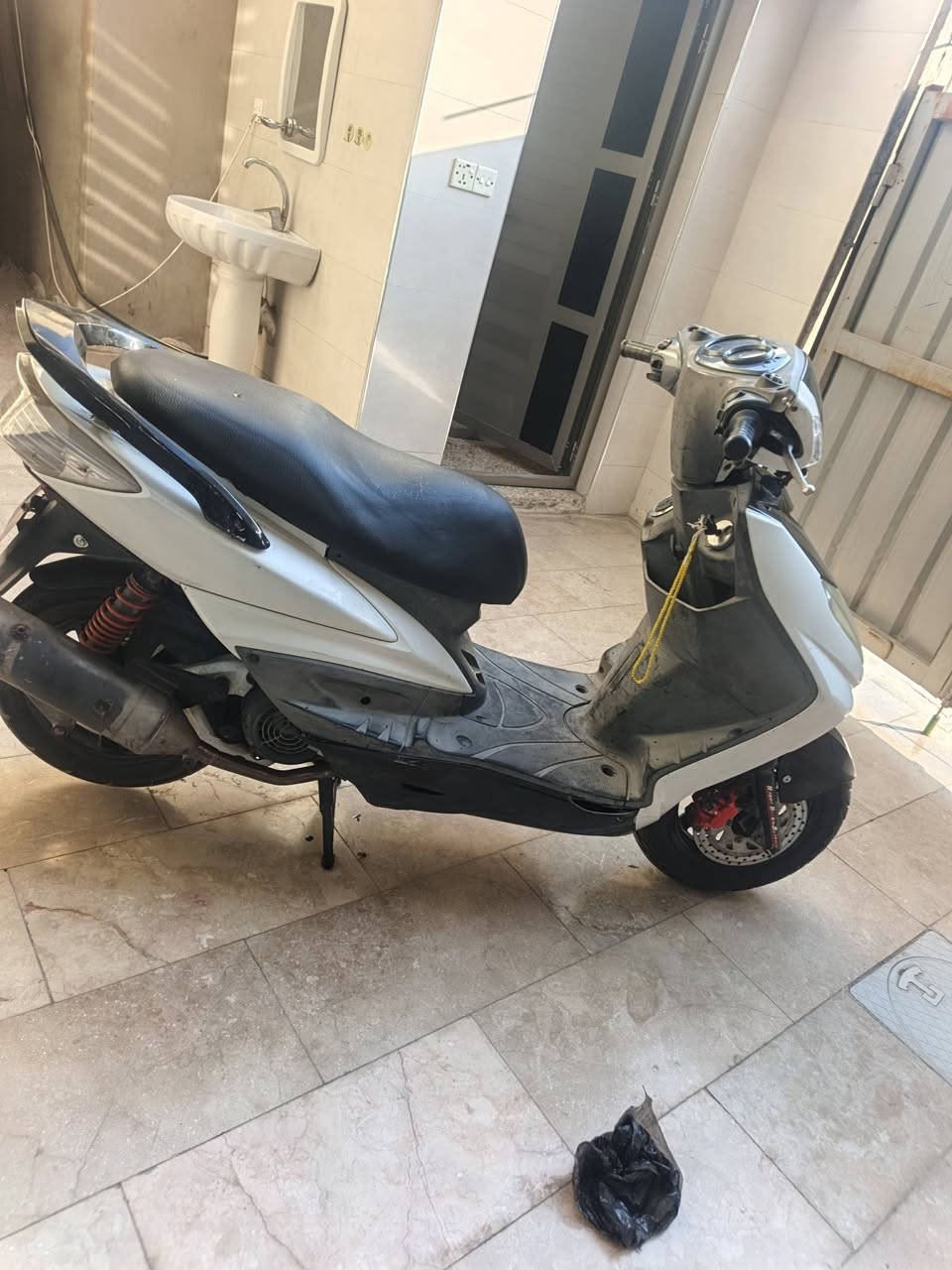 سلام عليكم سكنز للبيع دراجه نضيفه وبيها تزويد رياضي شلعه شك الكاع ٦٠٠وبيها مجال‏‪***********‬‏بي وتساب

