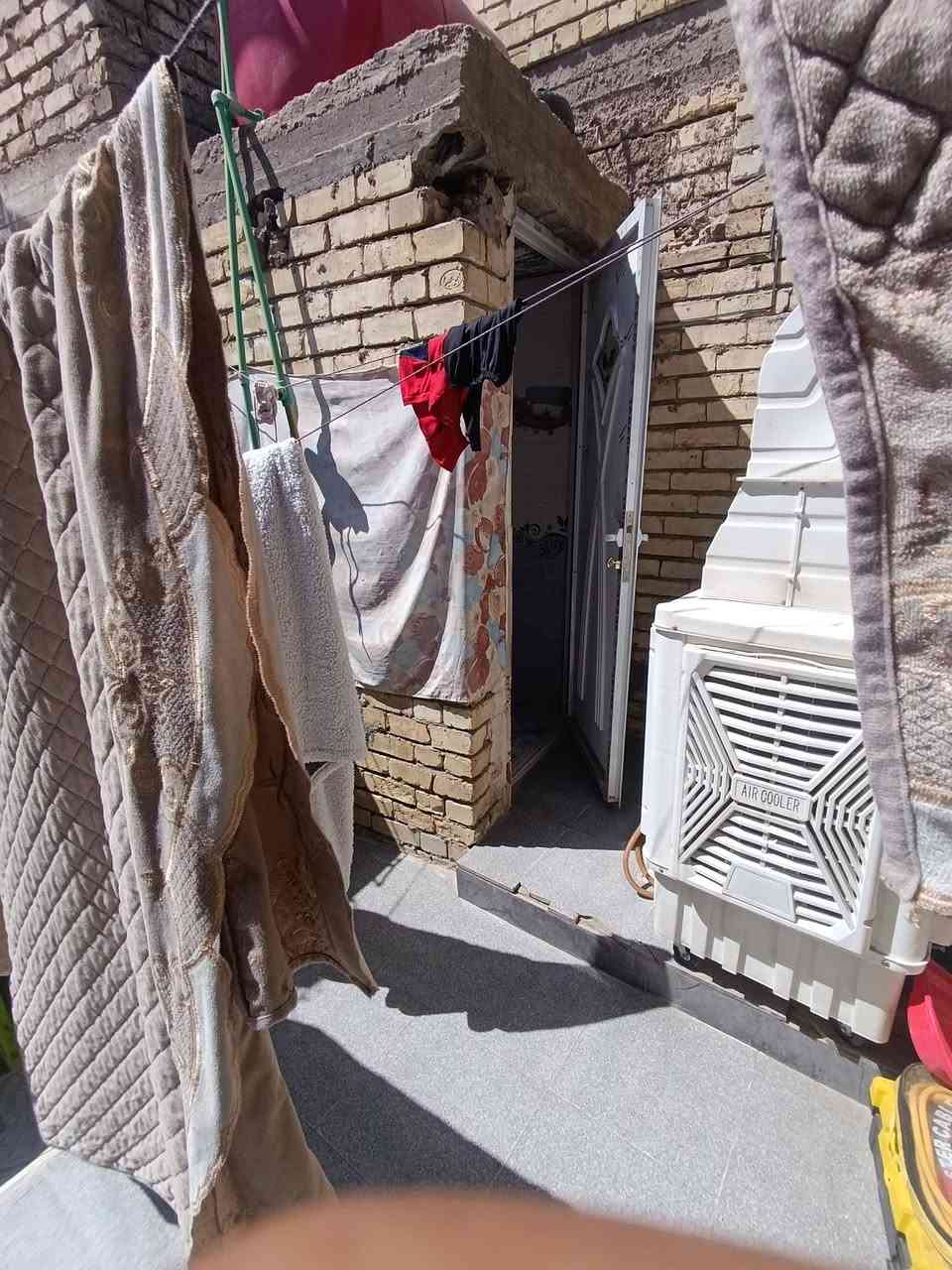 سلام عليكم بيت للبيع مساحه 118 متر موقع نهاية حي اور الغرير طابق واحد وبي 2 غرف وصاله 2 منور  وستقبال  للاستفسار الاتصال ***********
