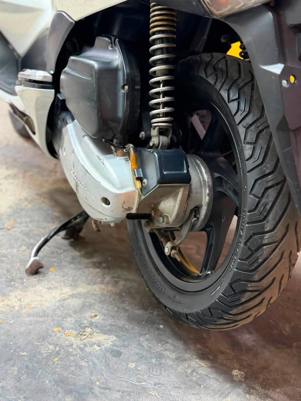 سلام عليكم....
دراجة (PSX)...(جيل الاول)  
🛵للبيع  ماشيه 6 الف حقيقي مامتعوبه
دراجة شلعه معدل كهربائيات كلهه شغاله 
دراجة جديده  بلادية
أي نقص مابيهة دراجه مكفوله كفاله عامه بشرط علفحص اذا برغي مفتوح ترجع دراجة مال جناي 
جيب فيتر وتعال افحص مستعجل على بيعتهه السعر مليون و300
العنوان بغداد  الكرخ  الاستفسار الاتصال على الرقم 📞***********
