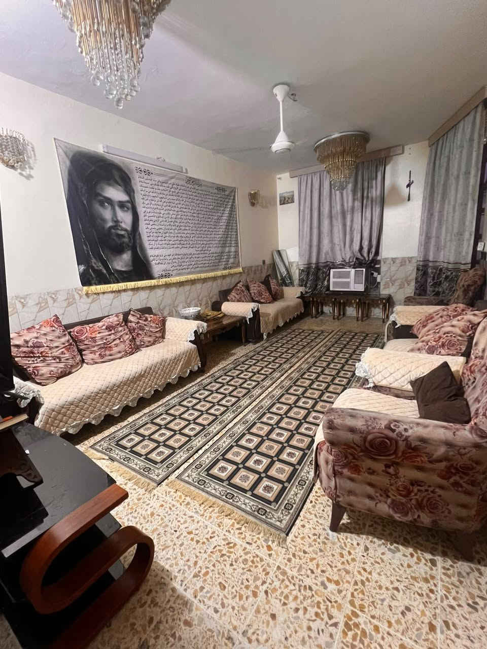 سلام عليكم دار البيع مساحت 125 متر  ابو دشير الضغط مقابيل اسواق جدو يحتوي البيت عله 
4 غرف نوم 
استقبال 
2 حولي
صحيات عدد4
ملاحضه البيت مبني سنت 2012 شارعه عالي ميفيض وماء مينطكع ابد
التواصل عله رقم 📱 ‏‪*********** وتساب فقط
