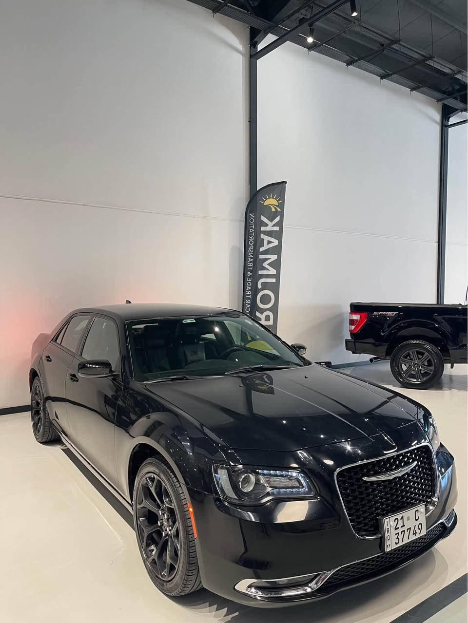 chrysler 300 2019 S 
كلين تايتڵە - بێ بۆیاخە بێ پارچە گۆڕان - 
تەنها دوو شوێن کارتی هەیە - 
کەنەدیە - تەنها 80 هەزار مایل ڕۆشتووە - 
ئێرباگی نەتەقیوە - گێڕ و مەکینە و کارەبایی بەشەرت
مواصفات S فوول فوول تەنها پانۆراما نیە 
- سەنەوی ڕەقەمی تازەیە— تازە سێرفس عام کراوە
تحویل غرامە بشرت - شوێن سلێمانی کۆمپانیای ڕۆژماک - 

***********
*********** 

کرایسلەر ٣٠٠ مودیل ٢٠١٩ مواصفات S 
کلین تایل مکفول کفالە عامە -بدون صبوخ 
بس بیها مکانین شبر صبوغ - سیارە سیرفس جدید
سیارە کندیە - ماشیە ٨٠ لف میل - سیارە ٦ سلندر 
کیر مکینە کهربائی کل بشرط - رقم سنویە جدید 
ارباکات کل سلیمە ( ما طاک) - تحویل غرامە بشرط
مکان سیارە سلیمانیە — شرکە روجماک

***********
*********** السليمانية, العراق
