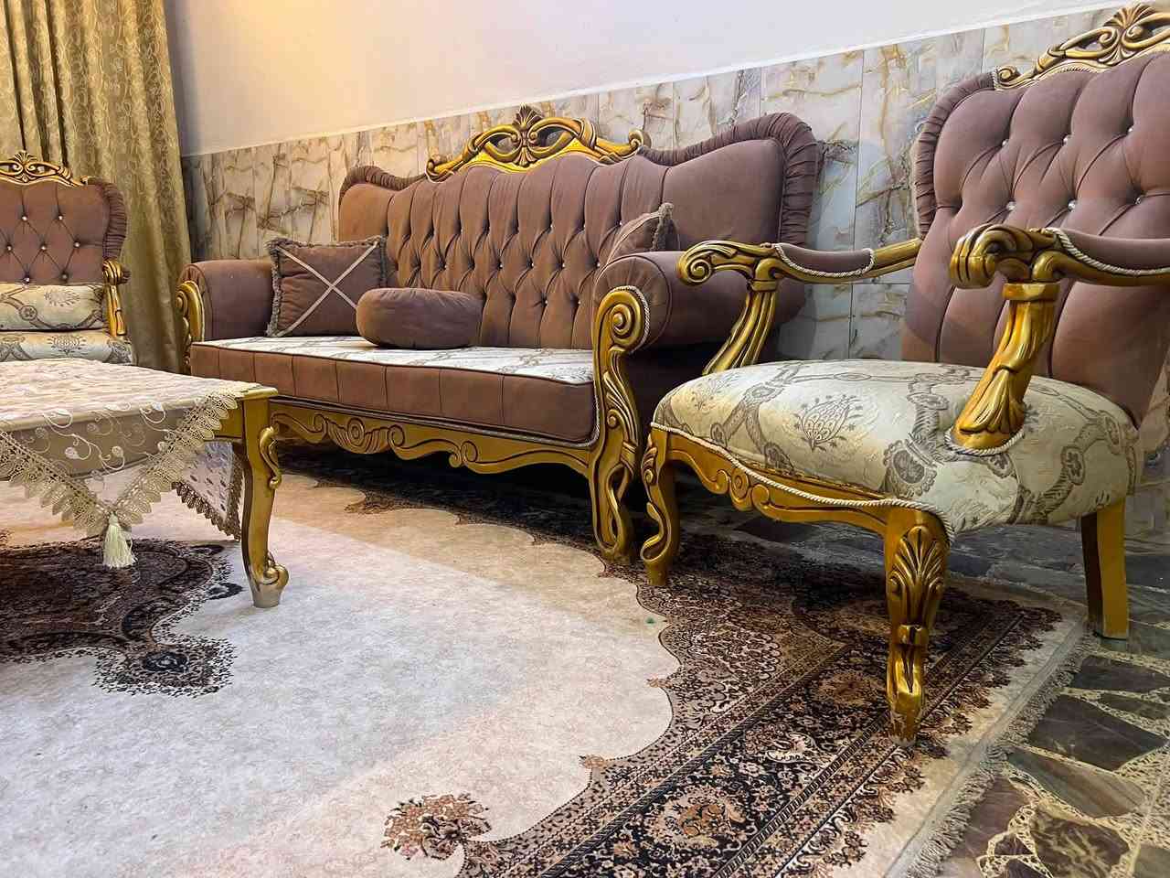 تخم ملكي تركي خشب زان عشر مقاعد مع طبله وسطيه نظيف جداً بدون ضرر مكانه المنصور *********** السعر ٧٥٠
