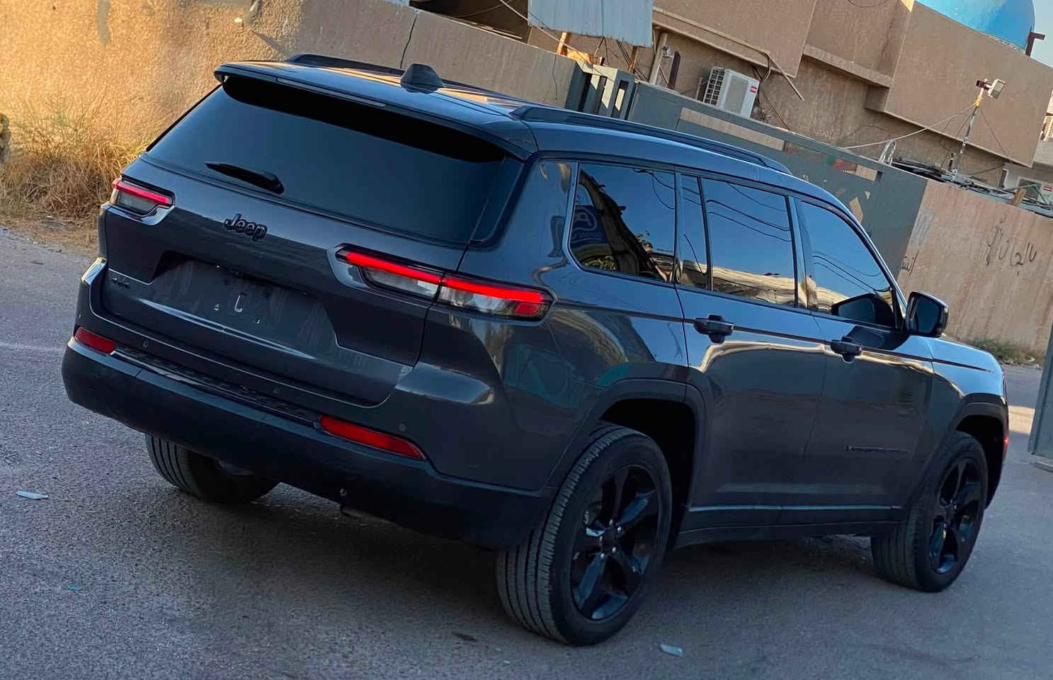 السلام عليكم 

جيب كراند شيروكي بلاك توب
 موديل 2024

 ماشيه  14 الف m
المواصفات :
* دفع رباعي 4x4 . 
* ⁠فتحه سقف سلايد 
* ⁠محرك 3.6
* تحذير النقطة عمياء 
* شاشه كبيرة 
* نظام الخرائط (GPS) .
* ستيرن كهربائي . 
* المصابيح الأمامية زنون .
* كشافات الضباب زنون .     
* تشغيل عن بعد .
* صندوق كهربائي ..
* حفظ وضعيات الجلوس (ميموري) . 
* ⁠كشنات منفصل Vip
* المقاعد الأمامية كهرباء
* المقاعد الأمامية تدفئة .
* المقاعد الخلفية تدفئة
* حساس خلفي
* تدفئة ستيرن . 
* مانع تصادم خلفي .
* محدد سرعة 
* نظام التشغيل والاطفاء الاوتوماتيكي ( Auto Start System ) .
* نظام بريك اوتماتيكي ( Auto Break System )
* اناره داخليه 
* جنطه كهرباء
* داخل اسود
* لدات امامي وخلفي
* تحكمات ستيرن فول
* شاشه اعطال
* كير ماوس
* اربعه انظمه قياده
* رادار
مكاني بغداد العامريه رقمي ***********
