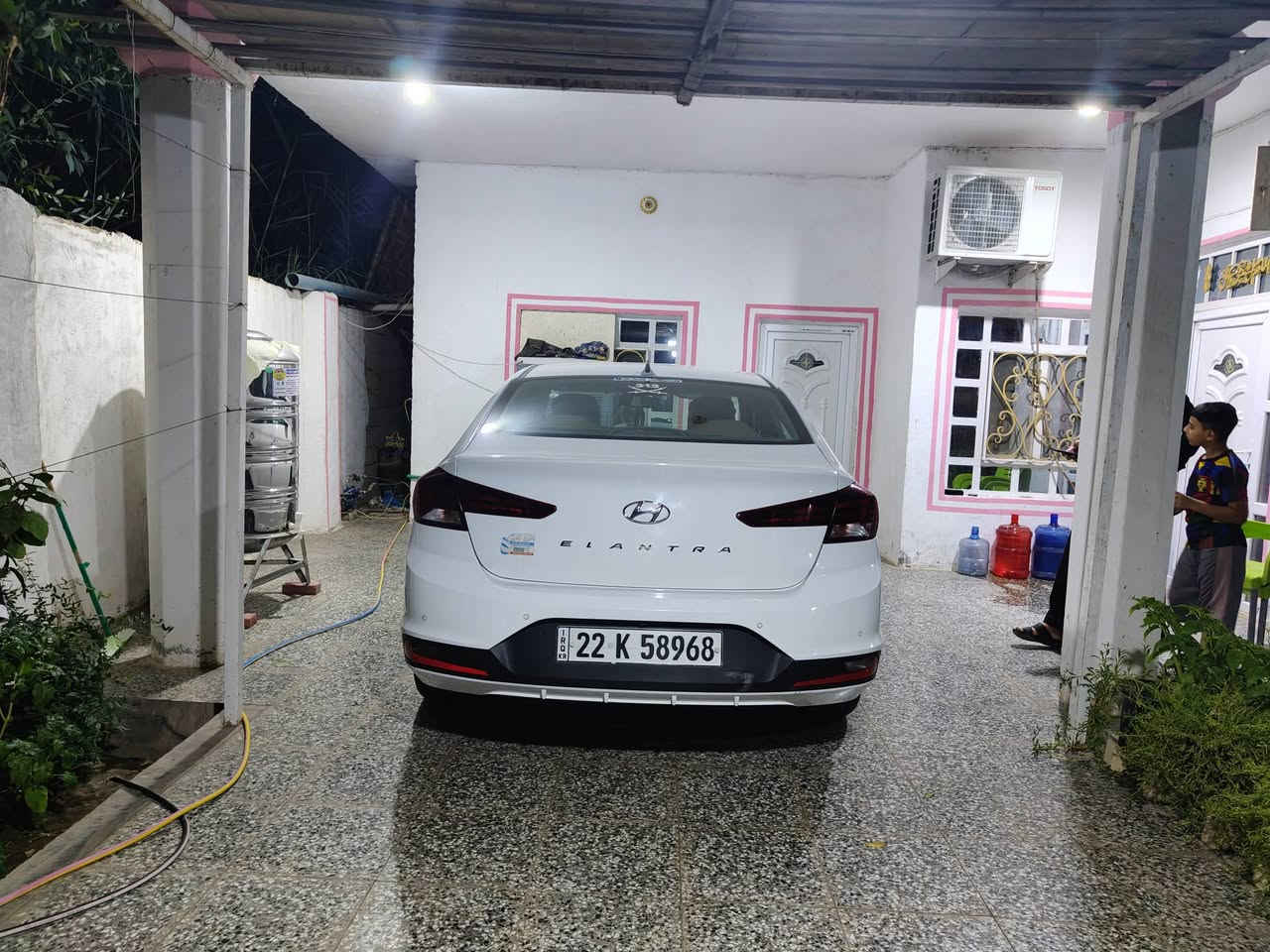 النترا 2020
خليجي 
رقم اربيل جديد انكليزي 
مكينه وكير وشاصي مكفول
حداديه جديده
فول ماعدا البصمه 
تخم تاير جديد 
دوشمه جديده 
مكينه 2000
مكفوله من الحادث بدون قطره صبغ
فقط رصعات خفيفه اثر حالوب في البنيد والقماره 
طخه بسيطه في دوسه جهه الصدر 
مواصفات.....
حساس امامي خلفي
بانوراما 
شاشه 
كاميرا خلفيه
قطعتين تبريد 
مري شفط 
سونارها موجود 
 صار يومين يعني جديد
السعر 155
 وبيها مجال بسيط 
اتصال...    ***********
مكان السياره 
 كربلاء...قضاء الخيرات

