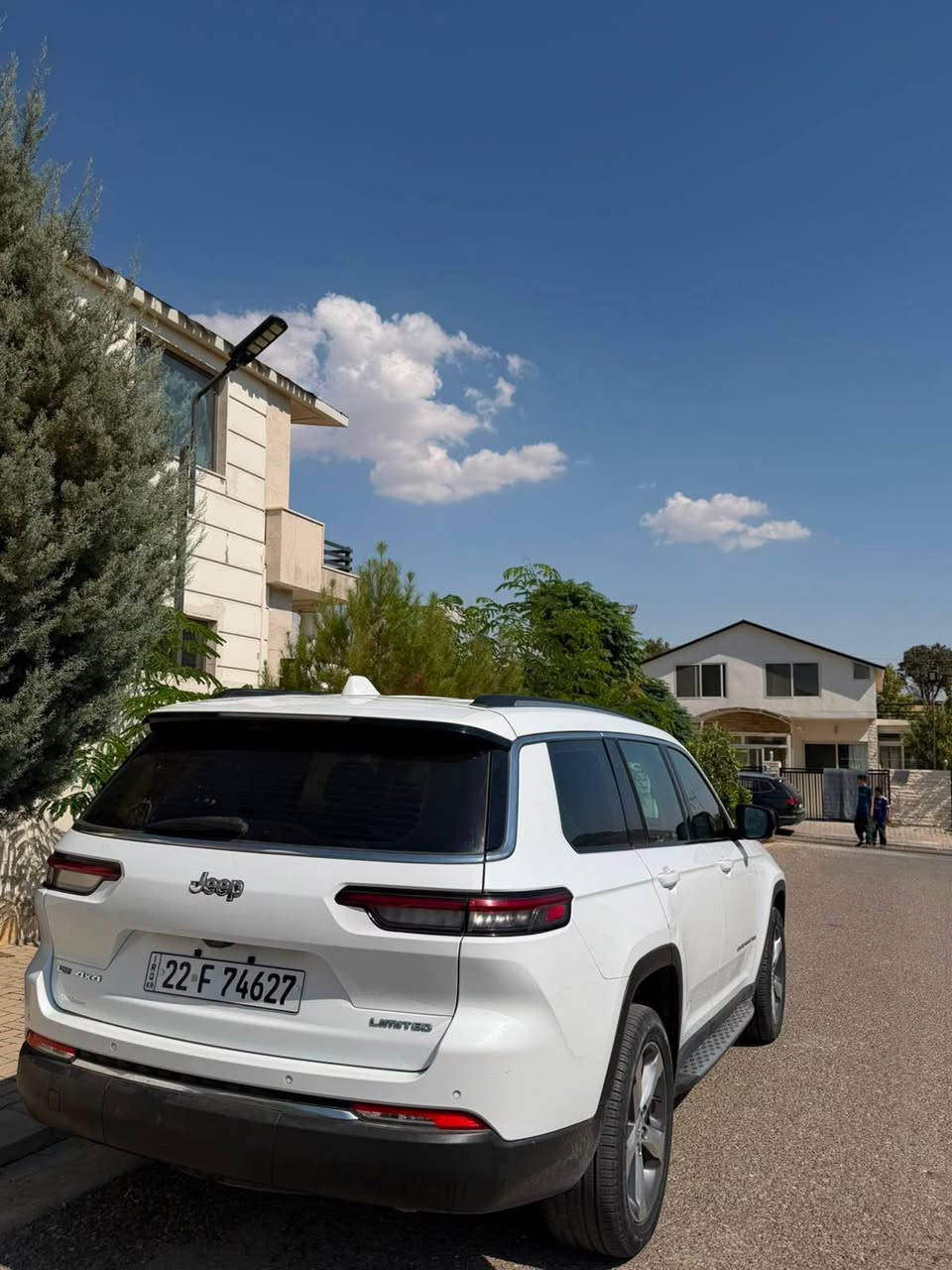 Jeep grand sheroke limited large

جیب لمیتید لارج ٢٠٢٢
شەریکە هارلم
بێ بۆیاغ بێ تەعدیل
٣٨ کم رۆیشتووە
گیر مەکینە بەشەرت
بەس بۆنیتەکەی کەمێک تەزرەی هەیە

واتساب 
***********

جیب لمیتید لارج ٢٠٢٢
شريكة هارلم
بدون صبغ بدون تعديل
٣٨ كم ماشي
شوية عالوب بل بنيت
باقي بشرط

واتساب 
***********
٣٥٠$ بی مجال شقلاوة, أربيل

نص مكتوب في الصور:
- 84 LTE 12:17 إرسال رسالة...