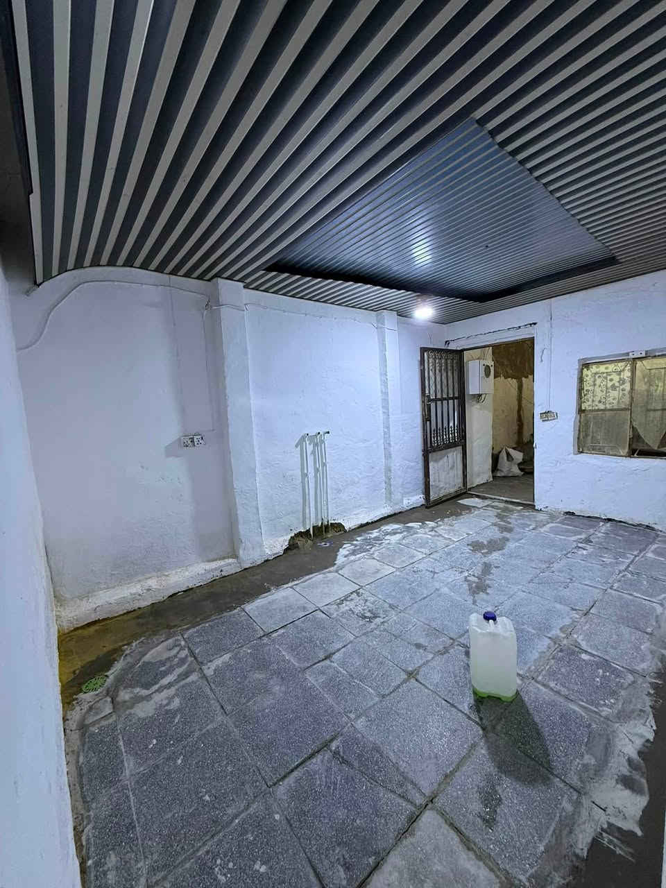 بيت للبيع 190متر حي الرحمة المنطقة الثانية غرفتين وصاله ومطبخ واستقبال وصحيات وحديقه بسعر 70 مليون مع المجال ***********
