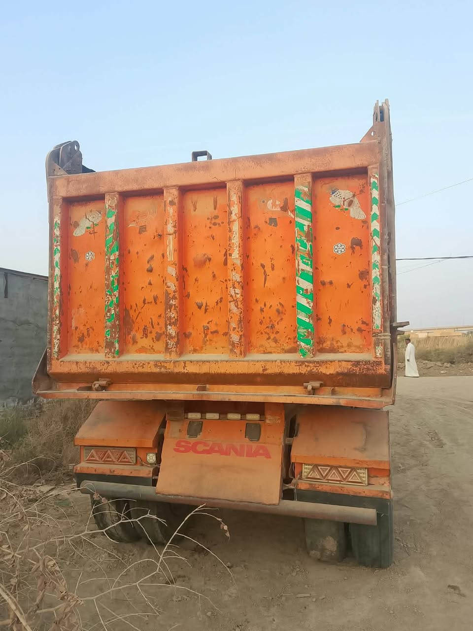 للبيع • شاحنة