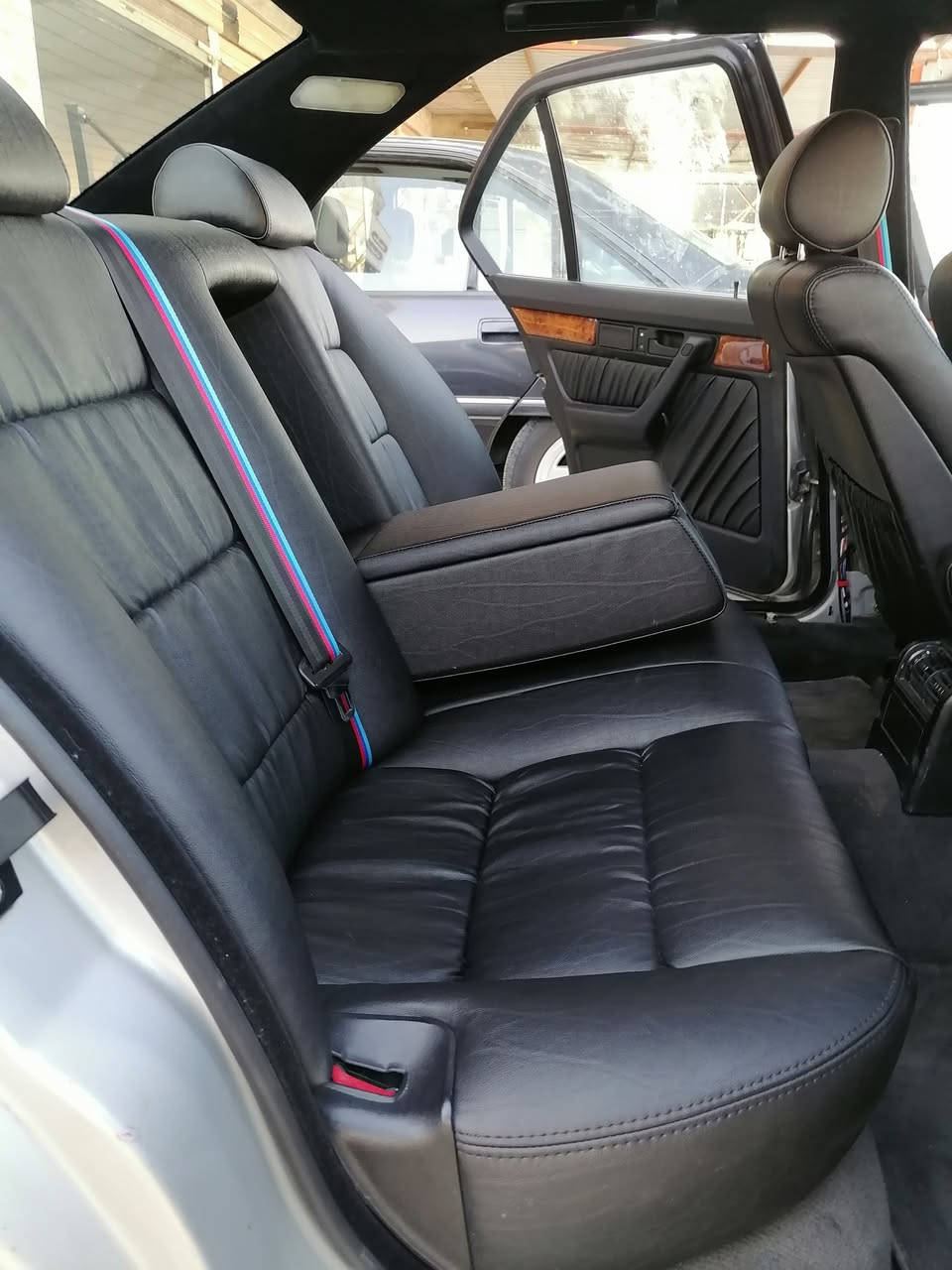 الأخ من أتحاد أوروبا ألمانيا 👋
تم فصال كشنات شركة كارتير BMW %💯🇩🇪 بطاين حرف L كارتير⚡ سقف تكم دشبول خلفي اسود كنتارة الأصلي 👍 
حسب طلب زبون تحديث داخل سيارات ♻️
عنوان موصل القوسيات شارع عام 🛣️
للتواصل ***********
***********
***********
